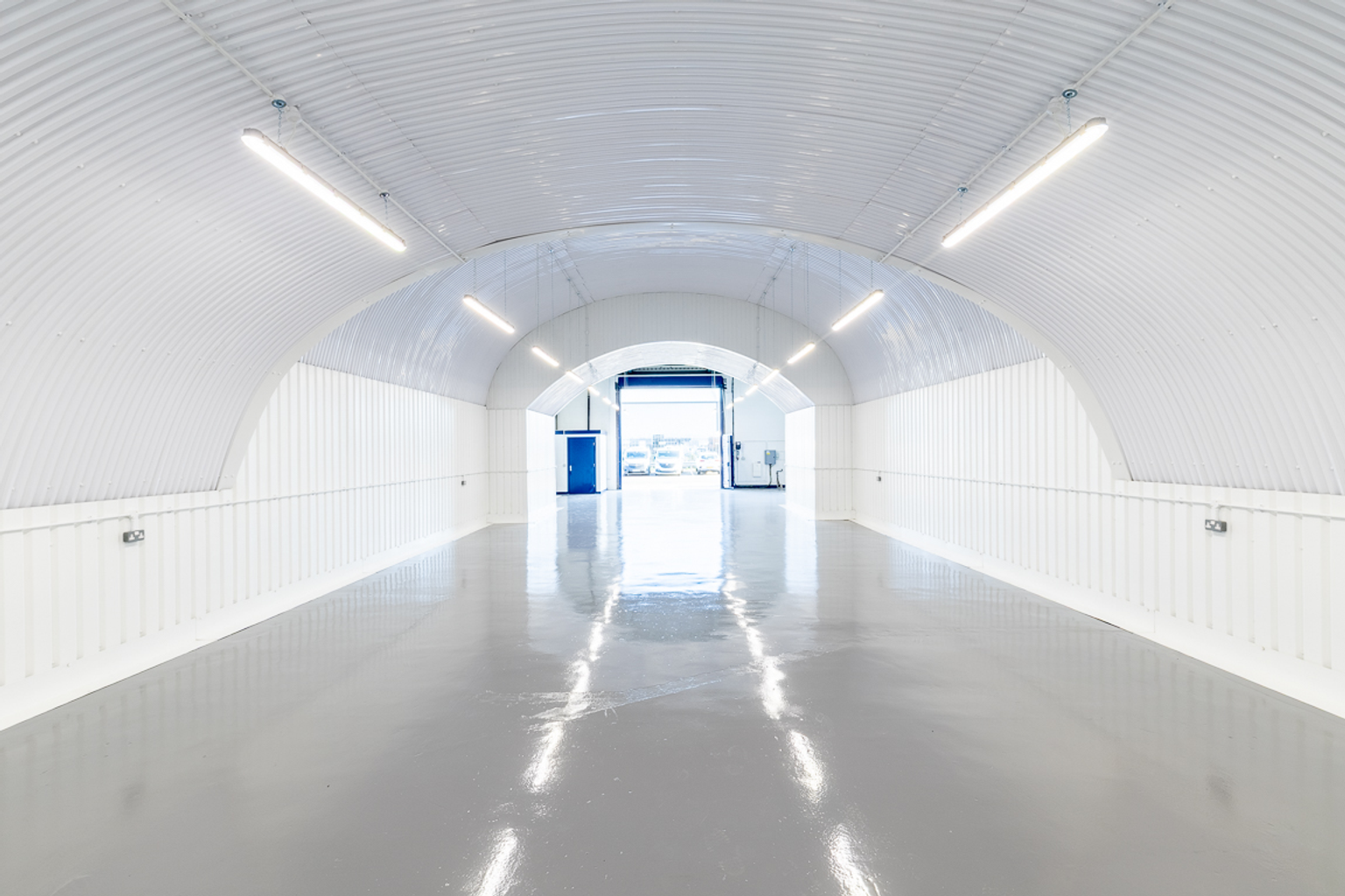 An empty arch with white lining