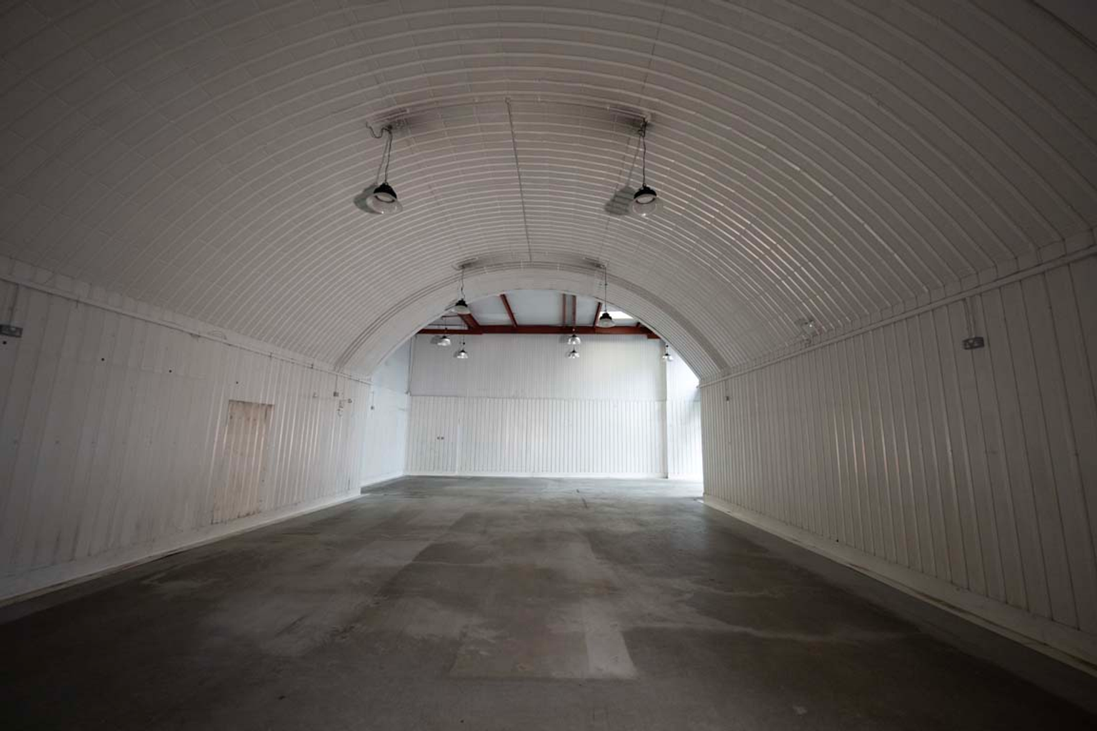 An empty arch with white lining