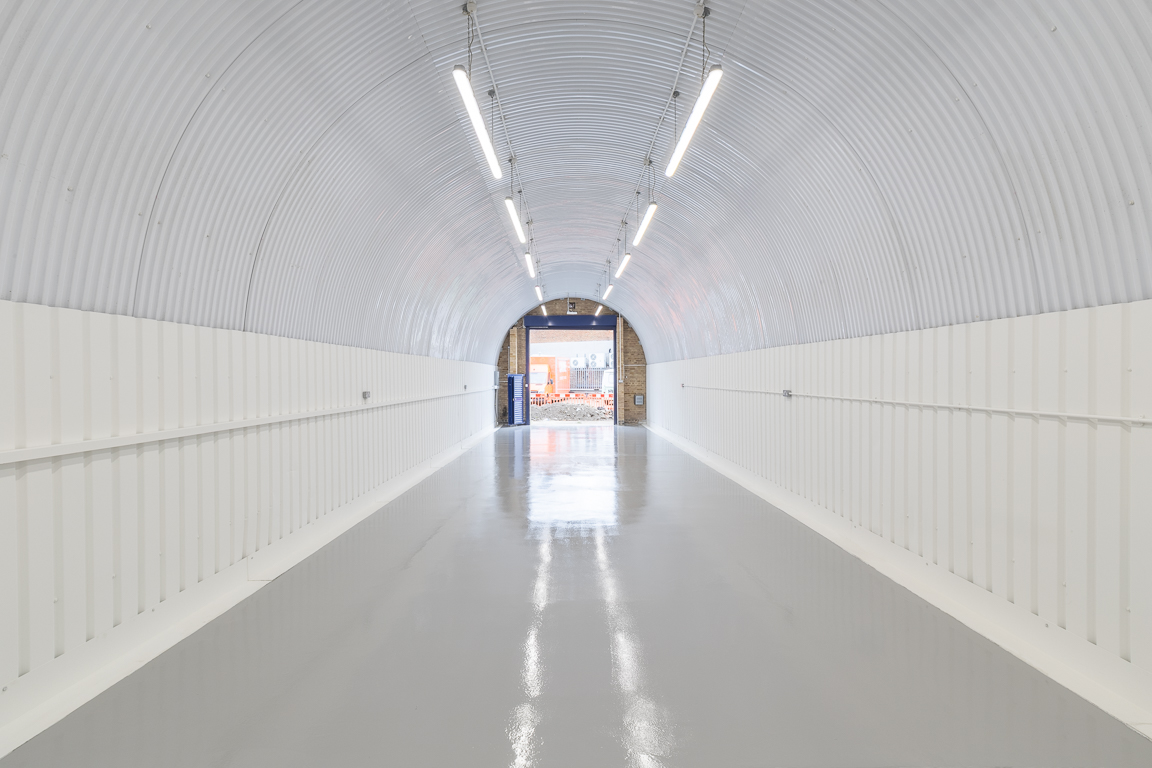 An empty arch with white lining