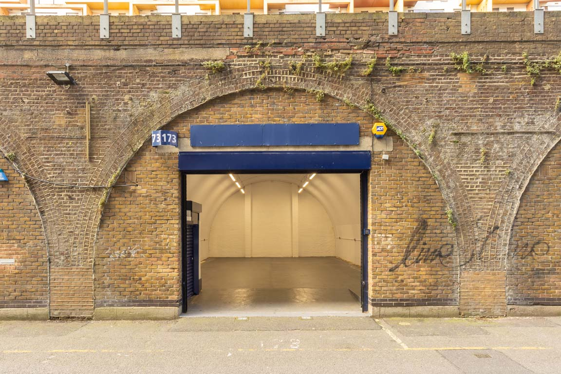 An empty arch with white lining