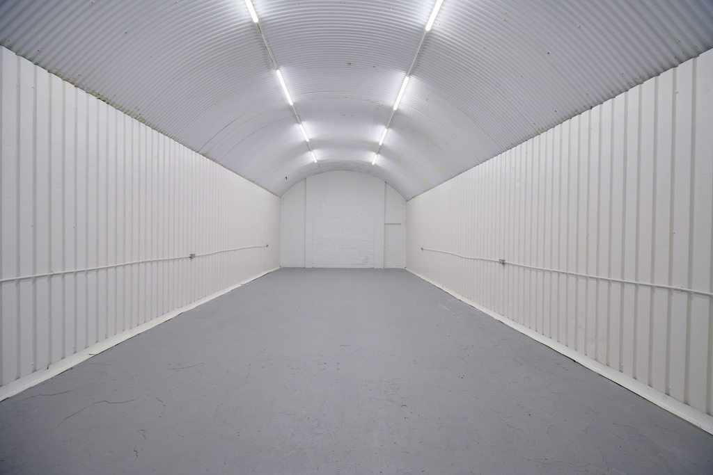 An empty arch with white lining