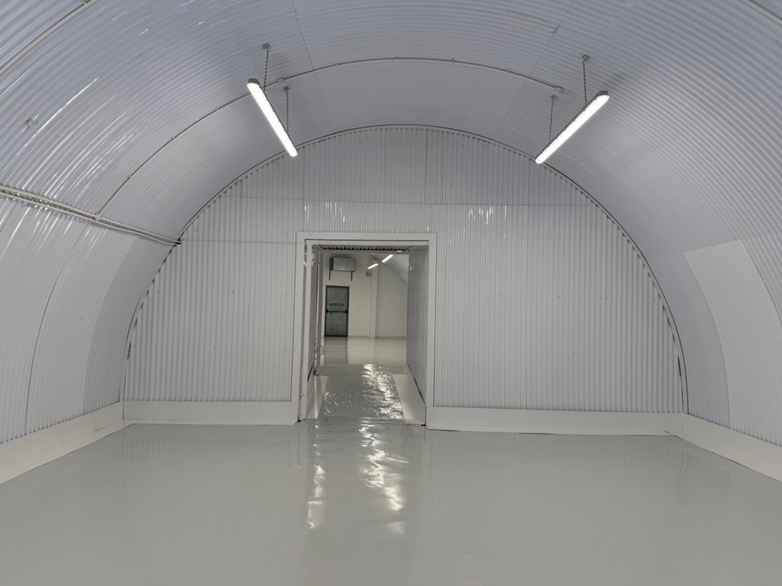 An empty arch with white lining