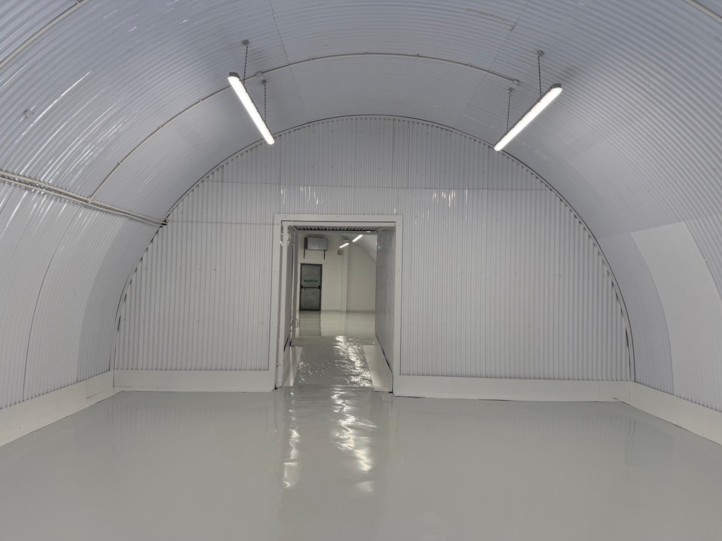 An empty arch with white lining