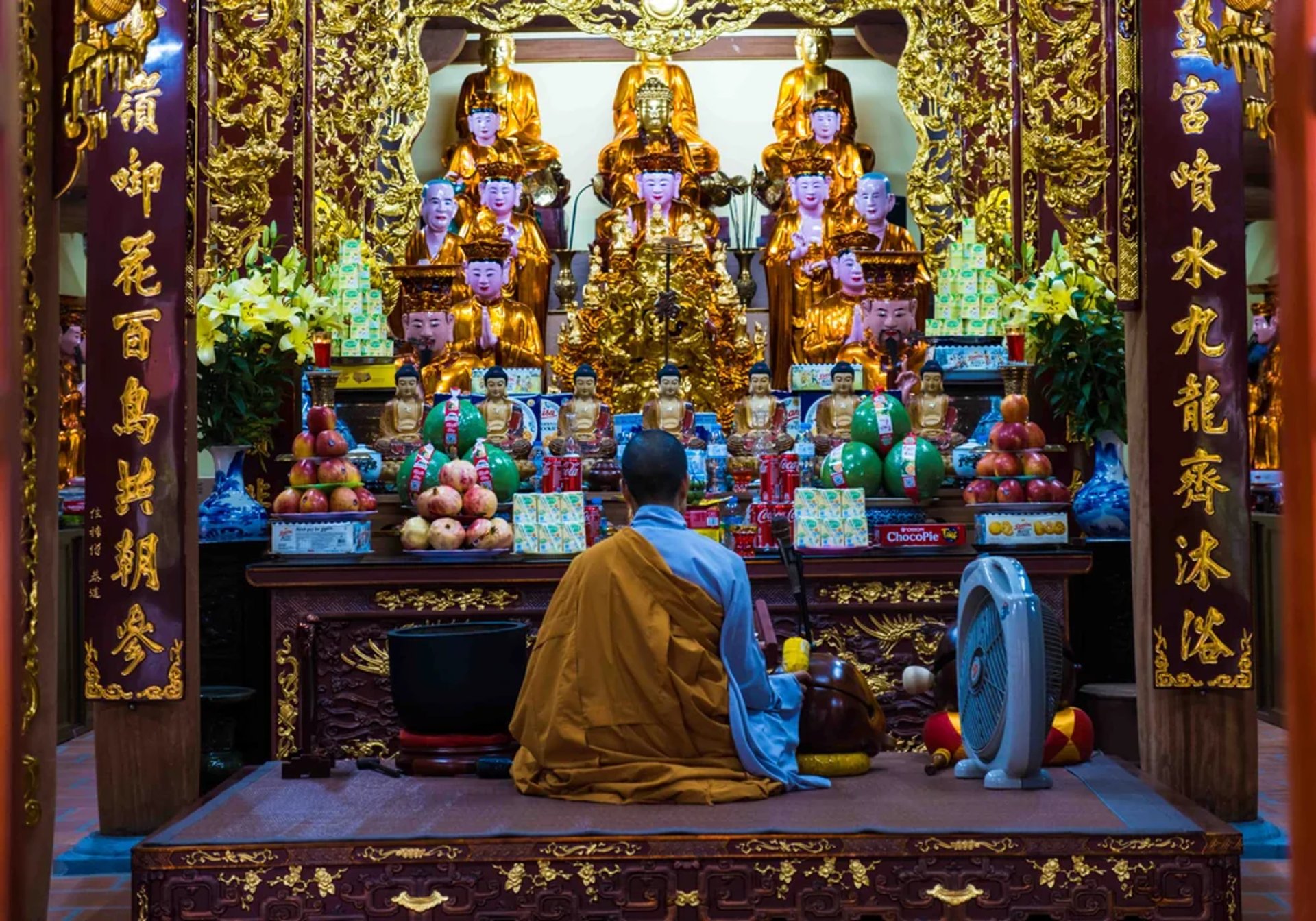 Khóa lễ tụng kinh trang nghiêm trước tòa Tam Bảo Chùa Trùng Quang