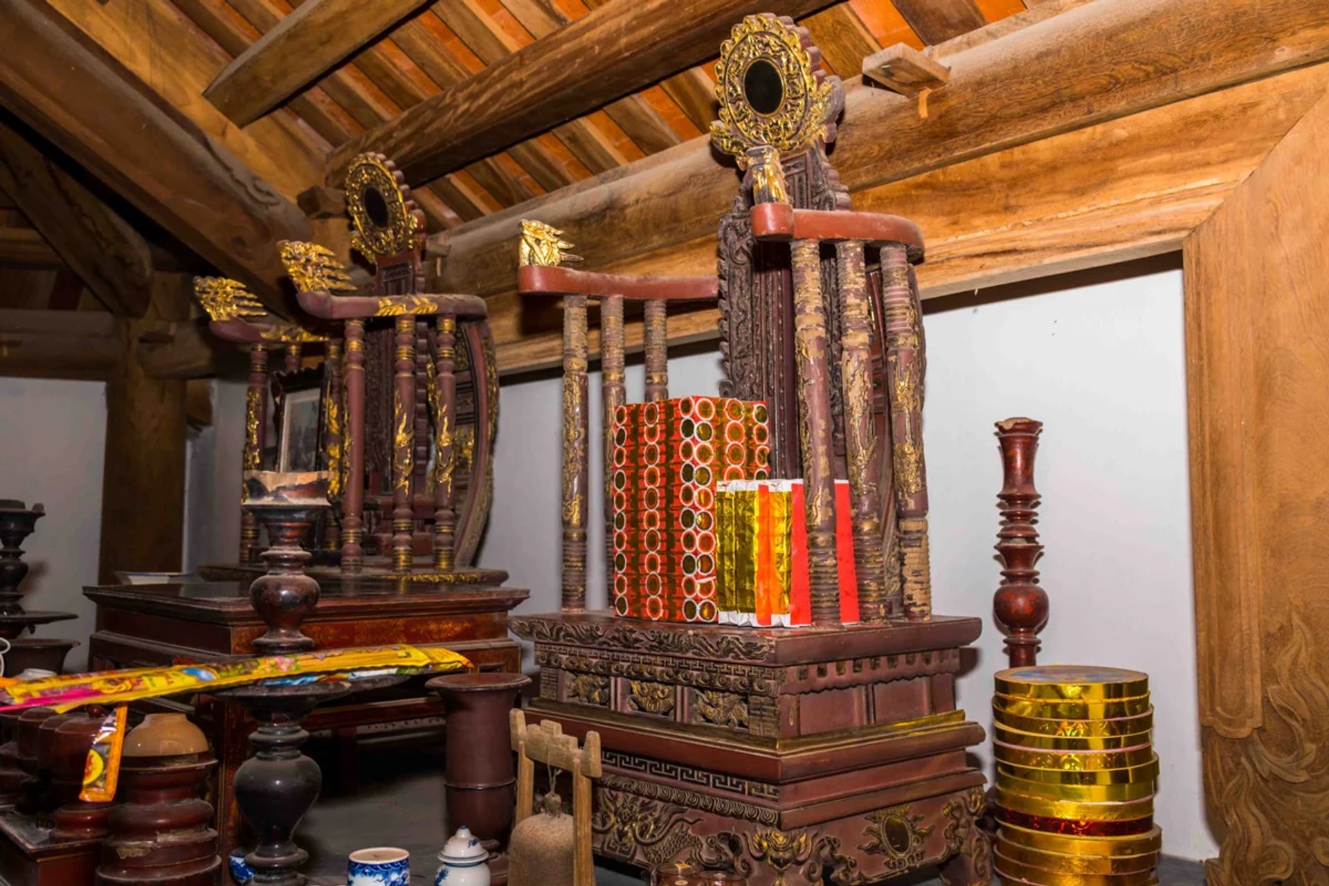 Ngai thờ phụng phu nhân Tham tụng