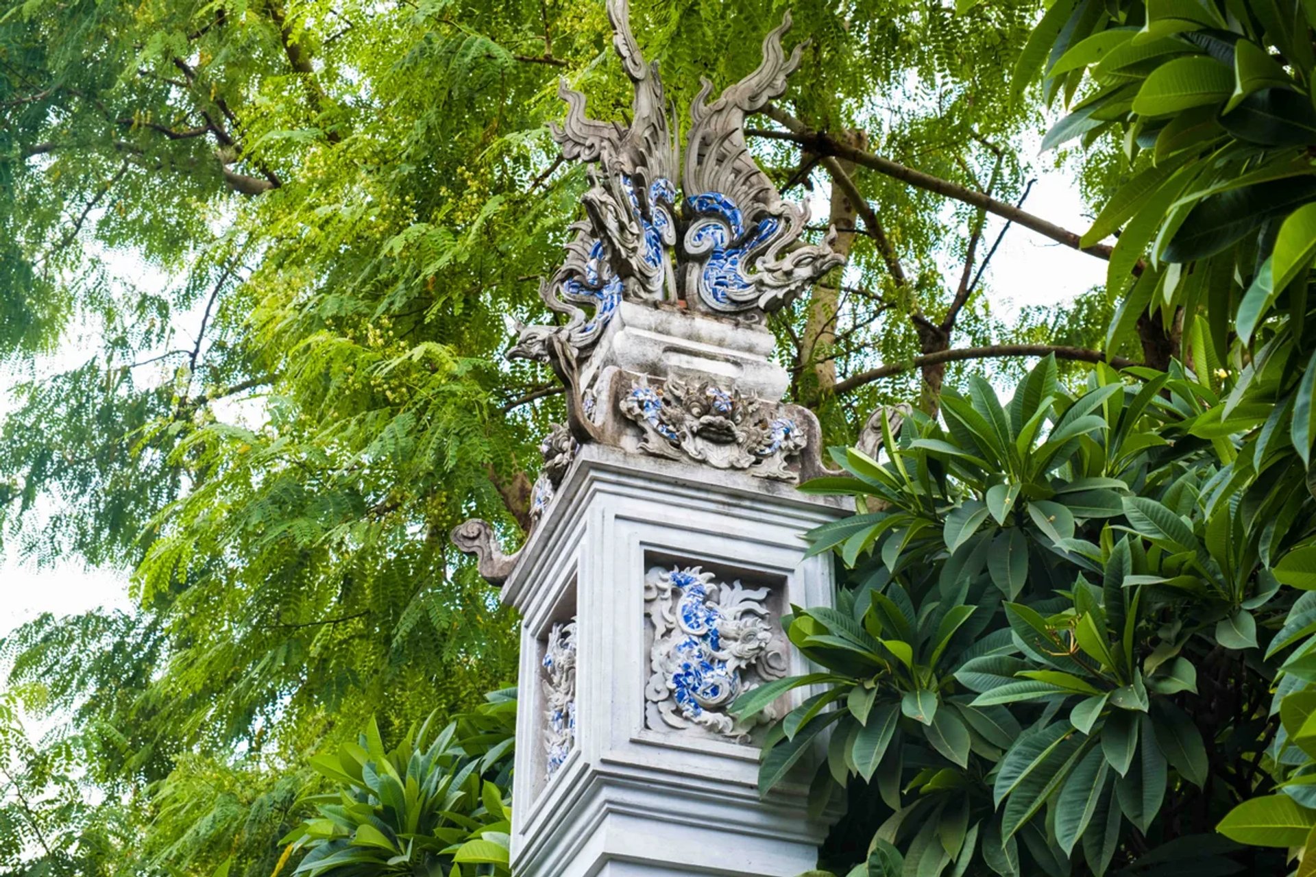 Đỉnh trụ đồng trụ cổng chạm khắc phượng rồng