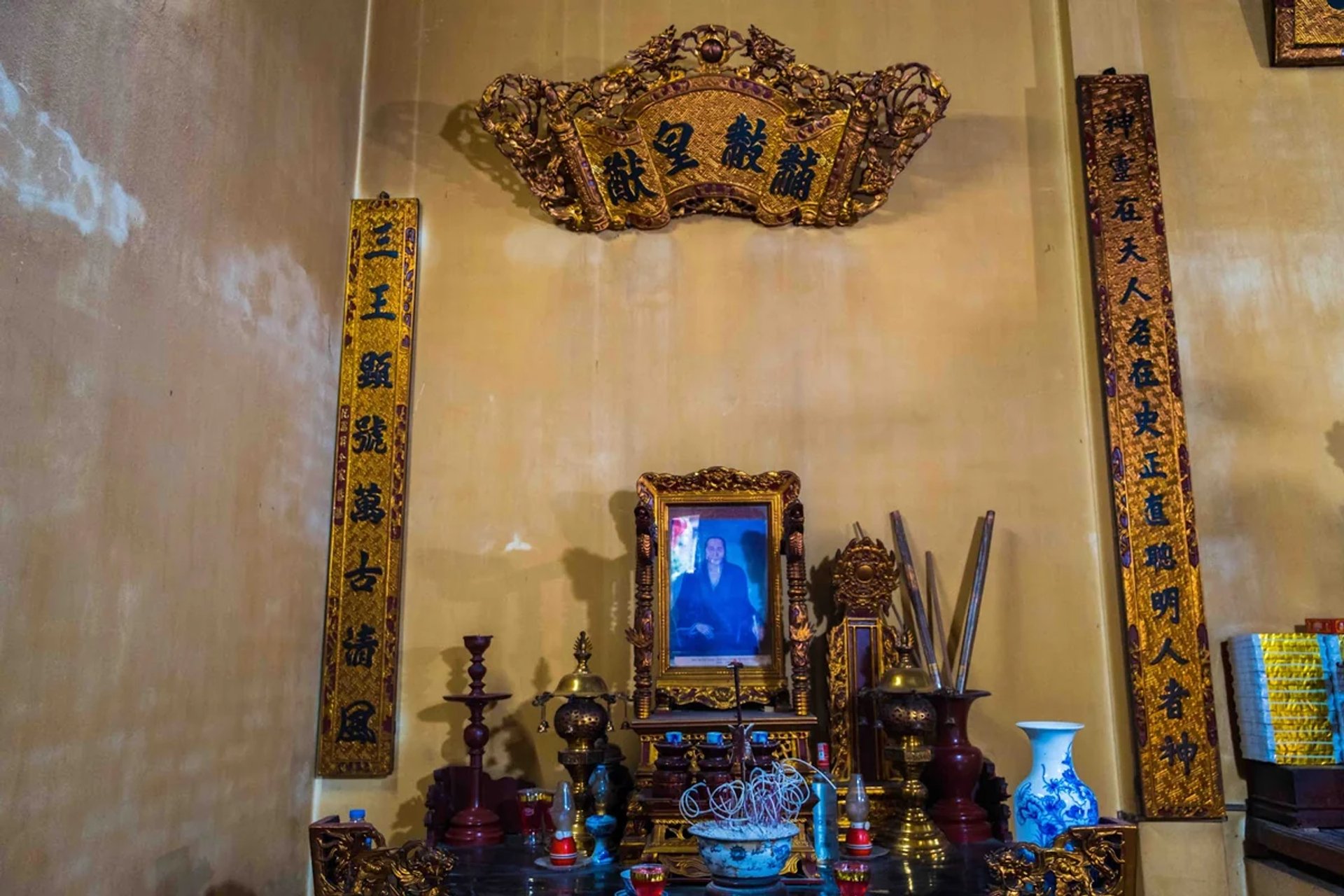 Gian thờ Tham tụng Nguyễn Quý Kính tại đình