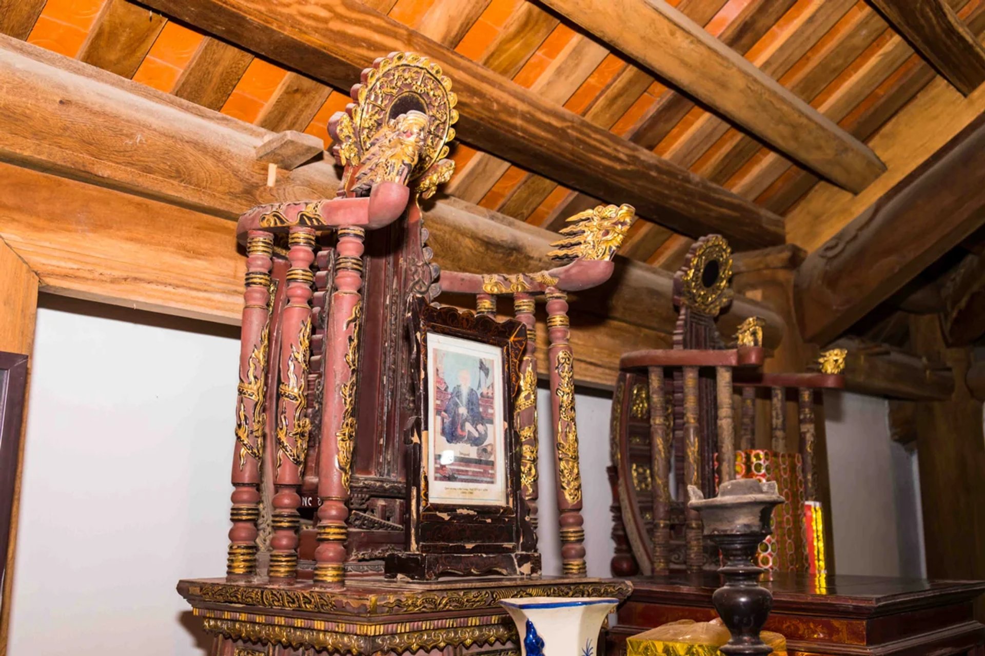Long ngai thờ Tham tụng Nguyễn Quý Kính