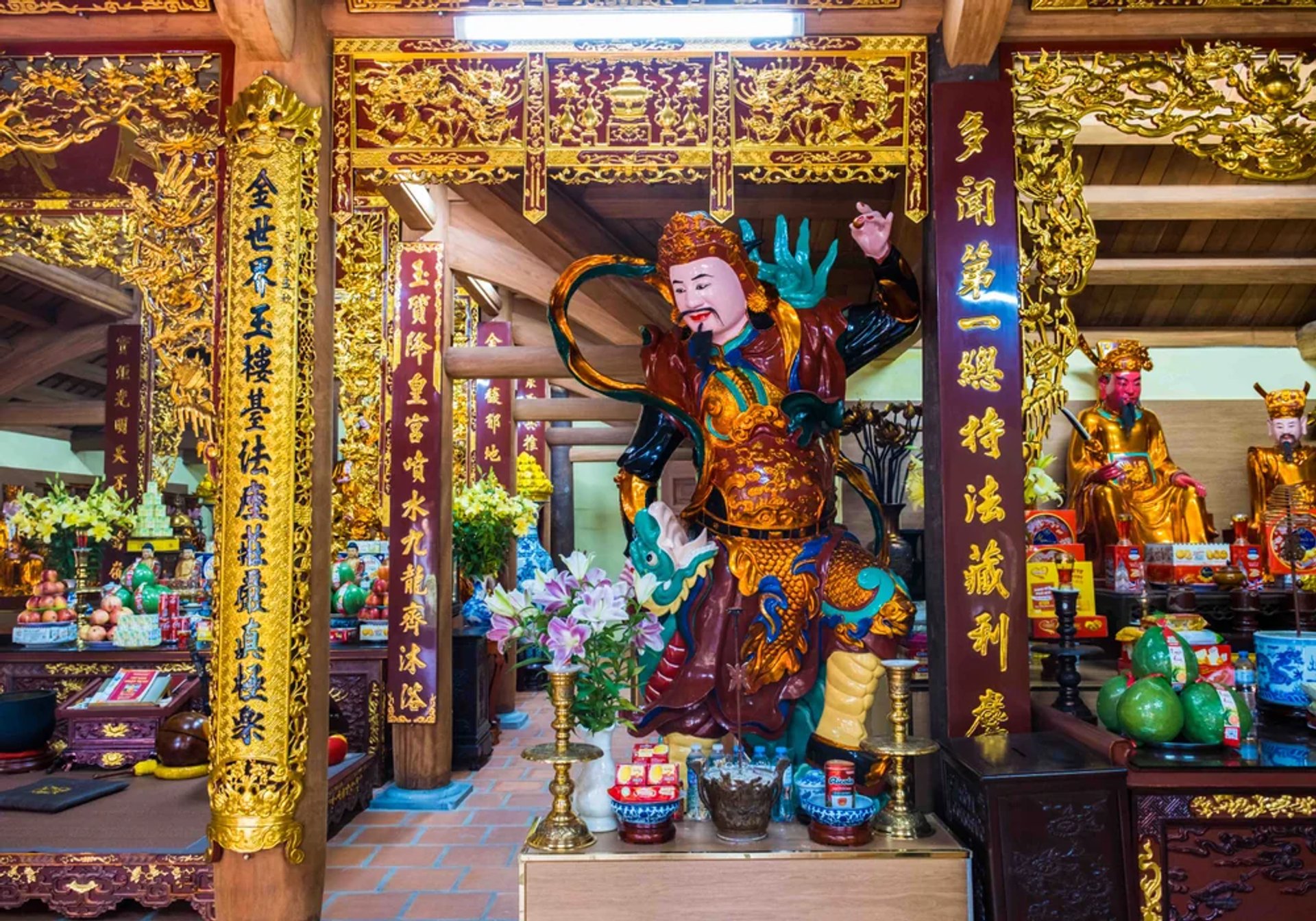 Tượng Hộ Pháp Khuyến Thiện tại Tiền đường