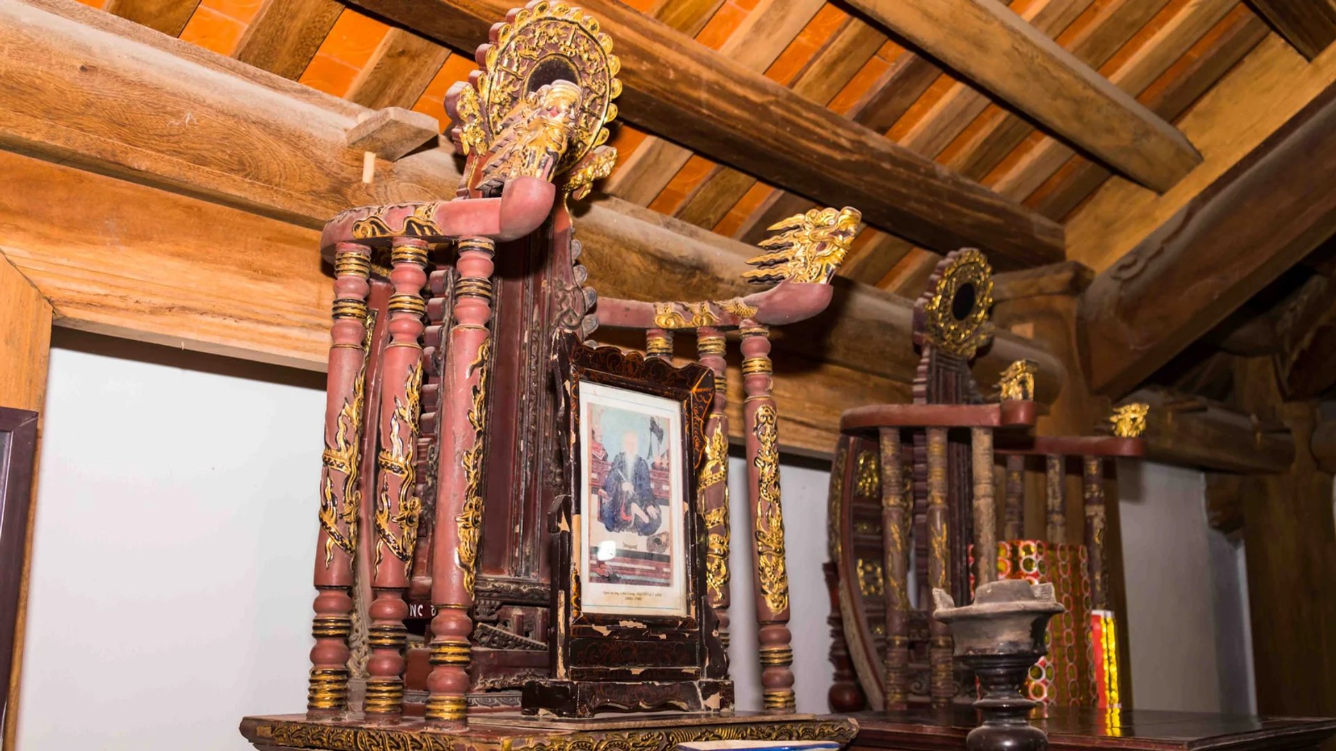 Long ngai thờ Tham tụng Nguyễn Quý Kính