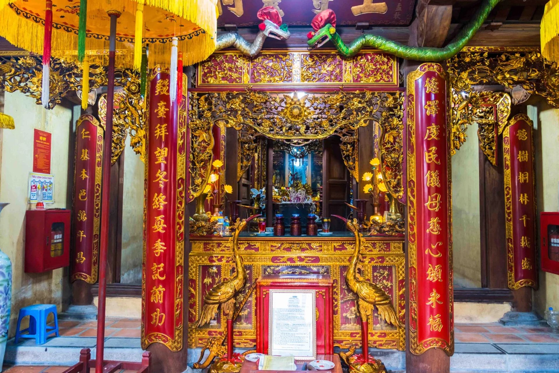 Hệ thống kết cấu gỗ và hoa văn trang trí tại Đền Sòng Sơn