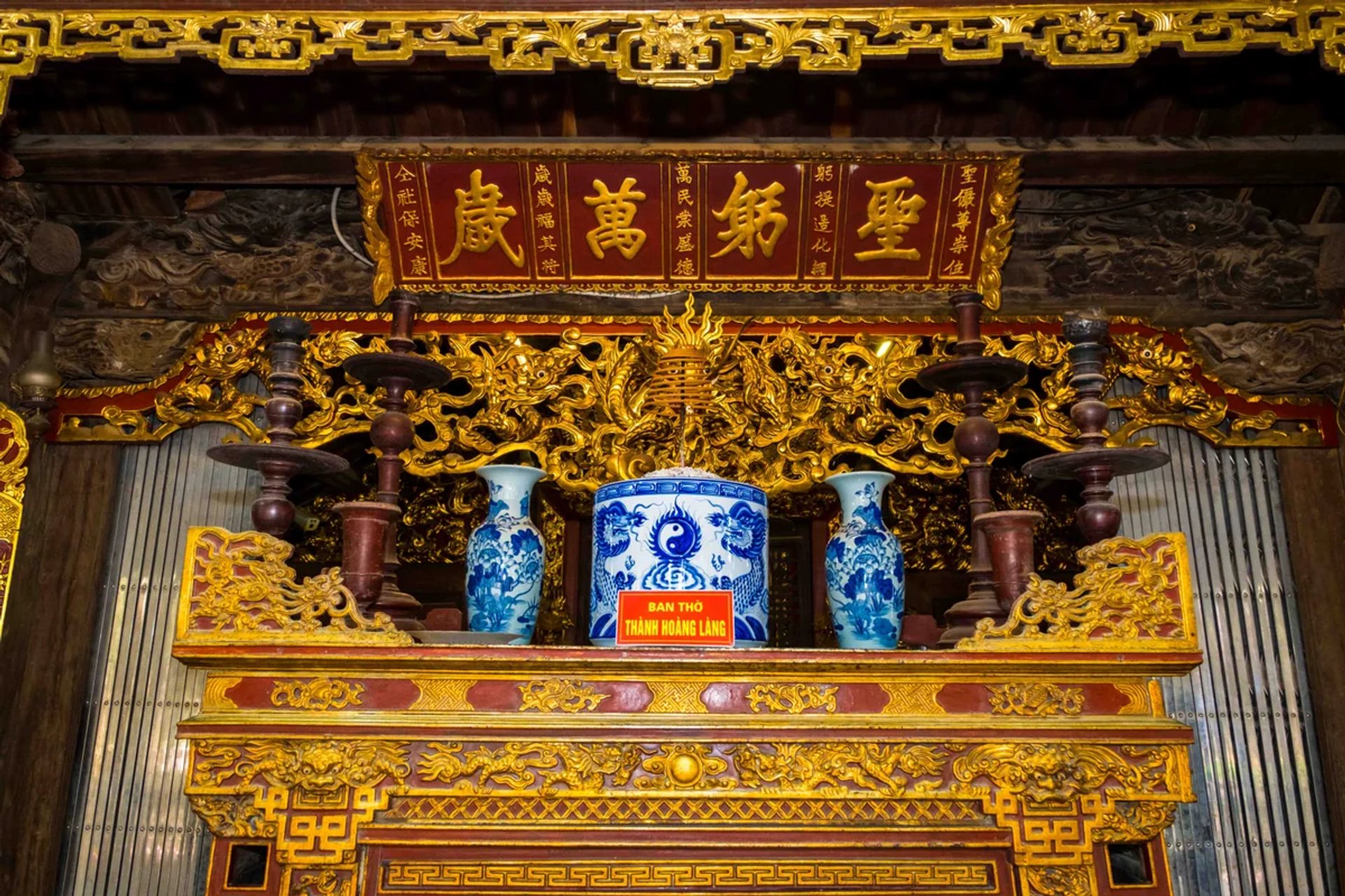 Chính điện Đình Tây Mỗ thờ Long Hải Đại Vương