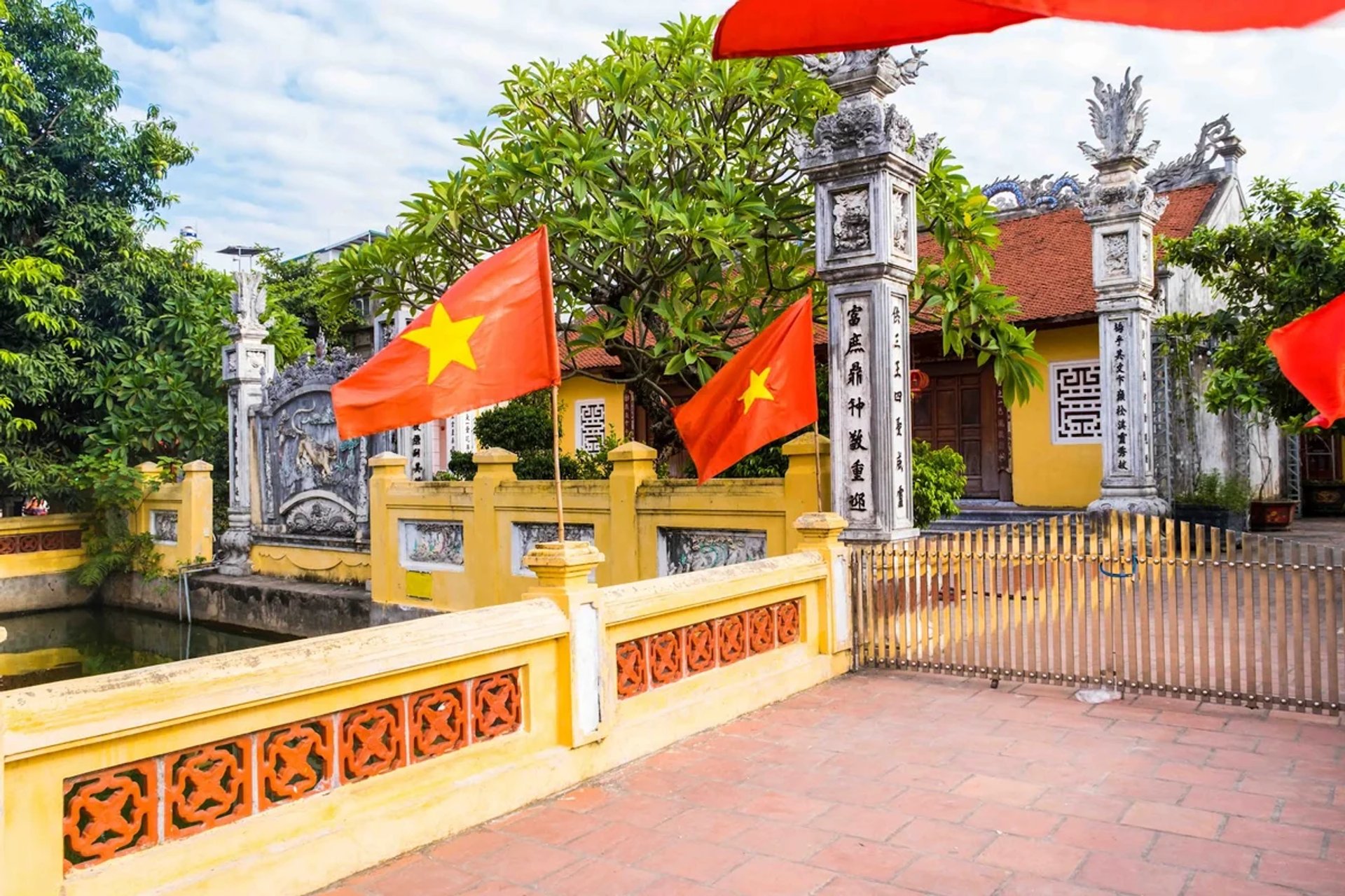 Nghi môn tứ trụ Đình Phú Thứ