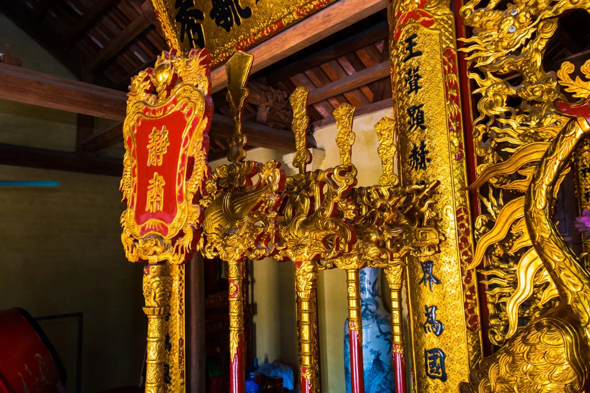 Bát bửu thần binh thếp vàng