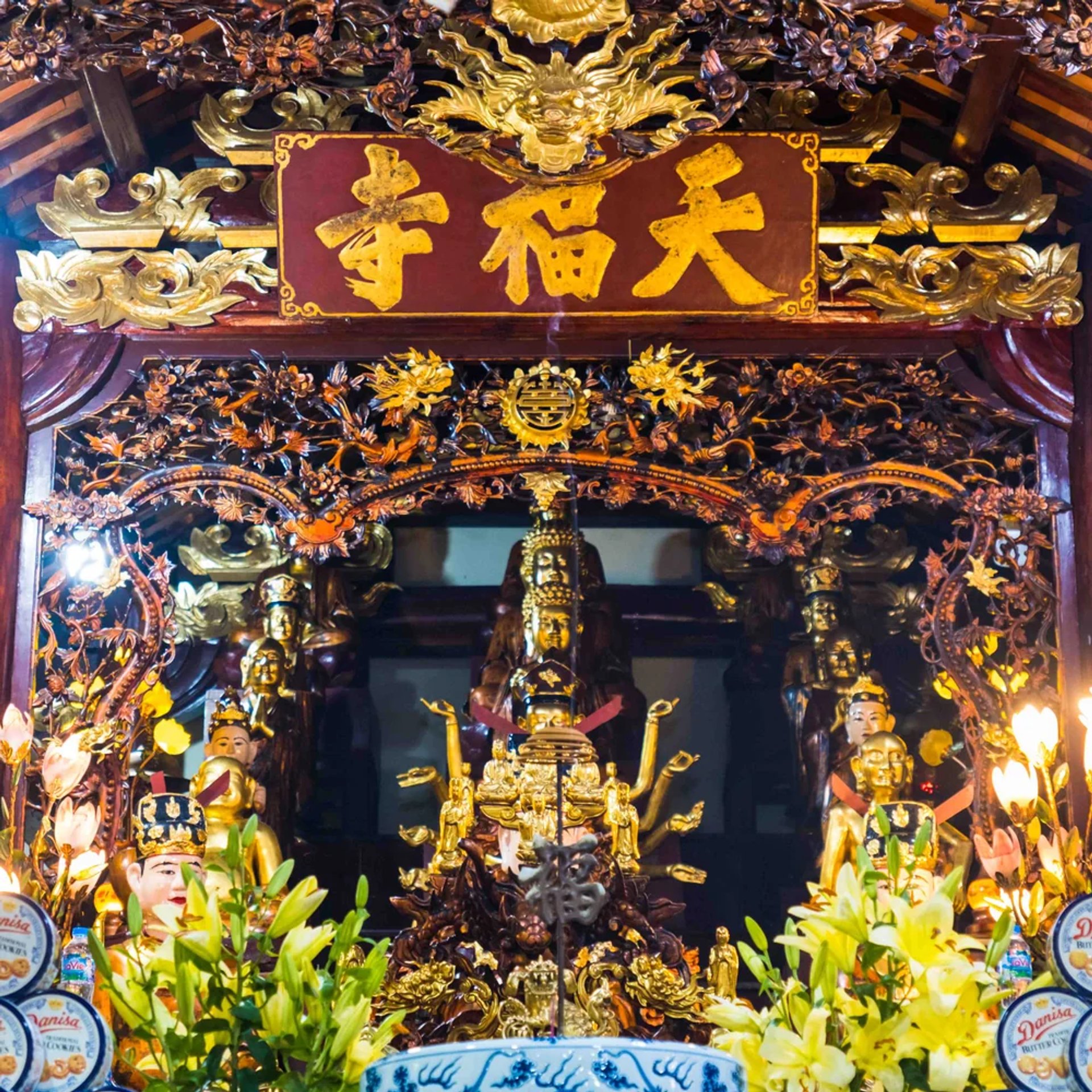 Tượng Quan Âm Thập nhị tý tạc năm thời Lê