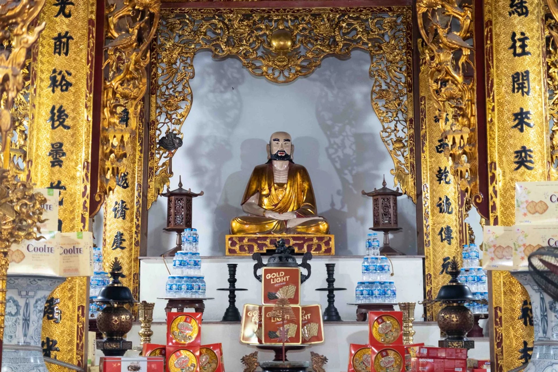 Ban thờ Sư Tổ Bồ Đề Đạt Ma và chư vị Tổ sư tại Nhà Tổ Chùa Giao Quang