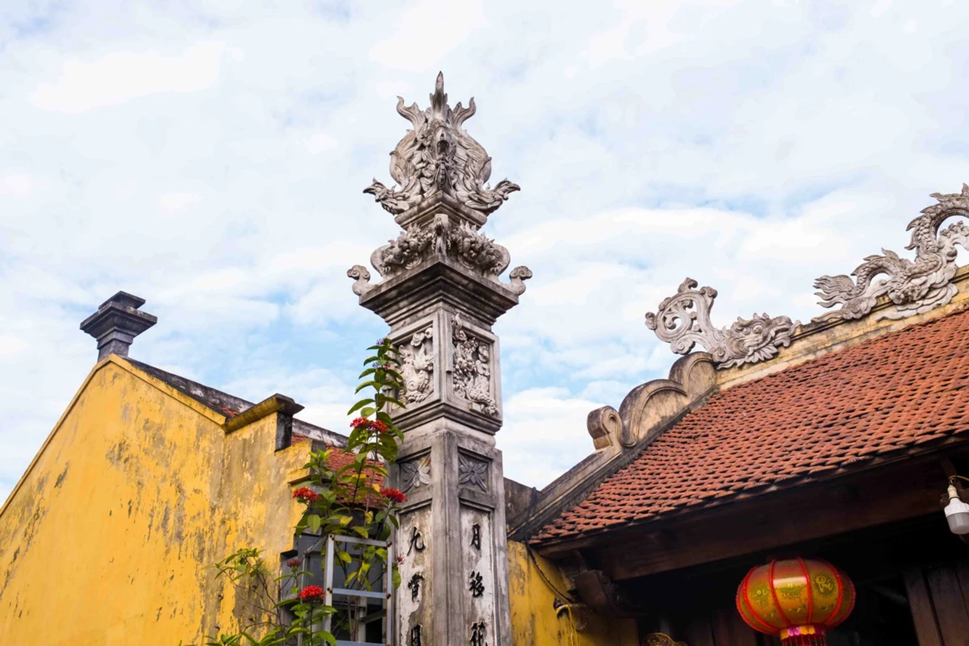 Cột đồng trụ đá và dấu ấn lịch sử Đền Sòng Sơn