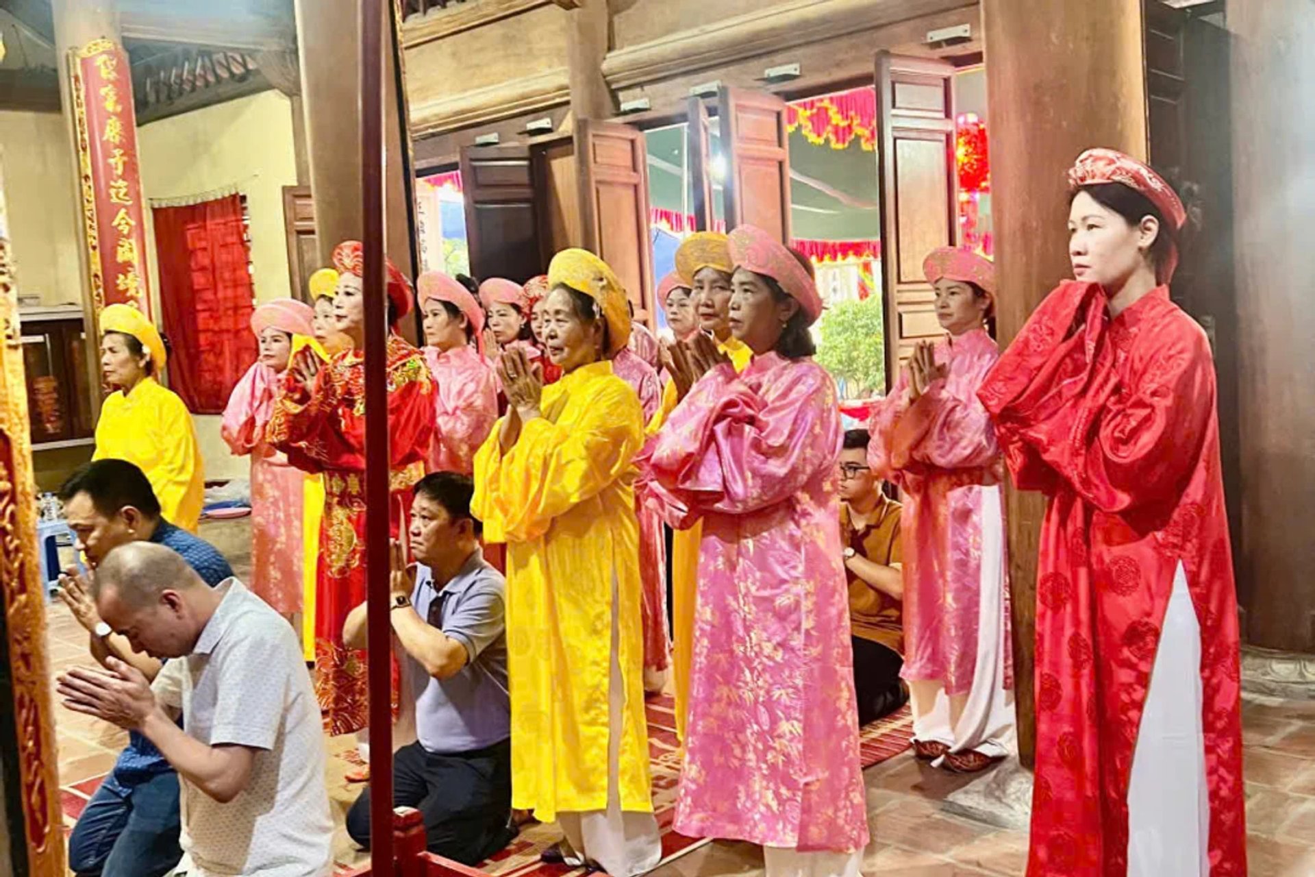 Đoàn tế nữ quan trang nghiêm tại Đền Sòng Sơn