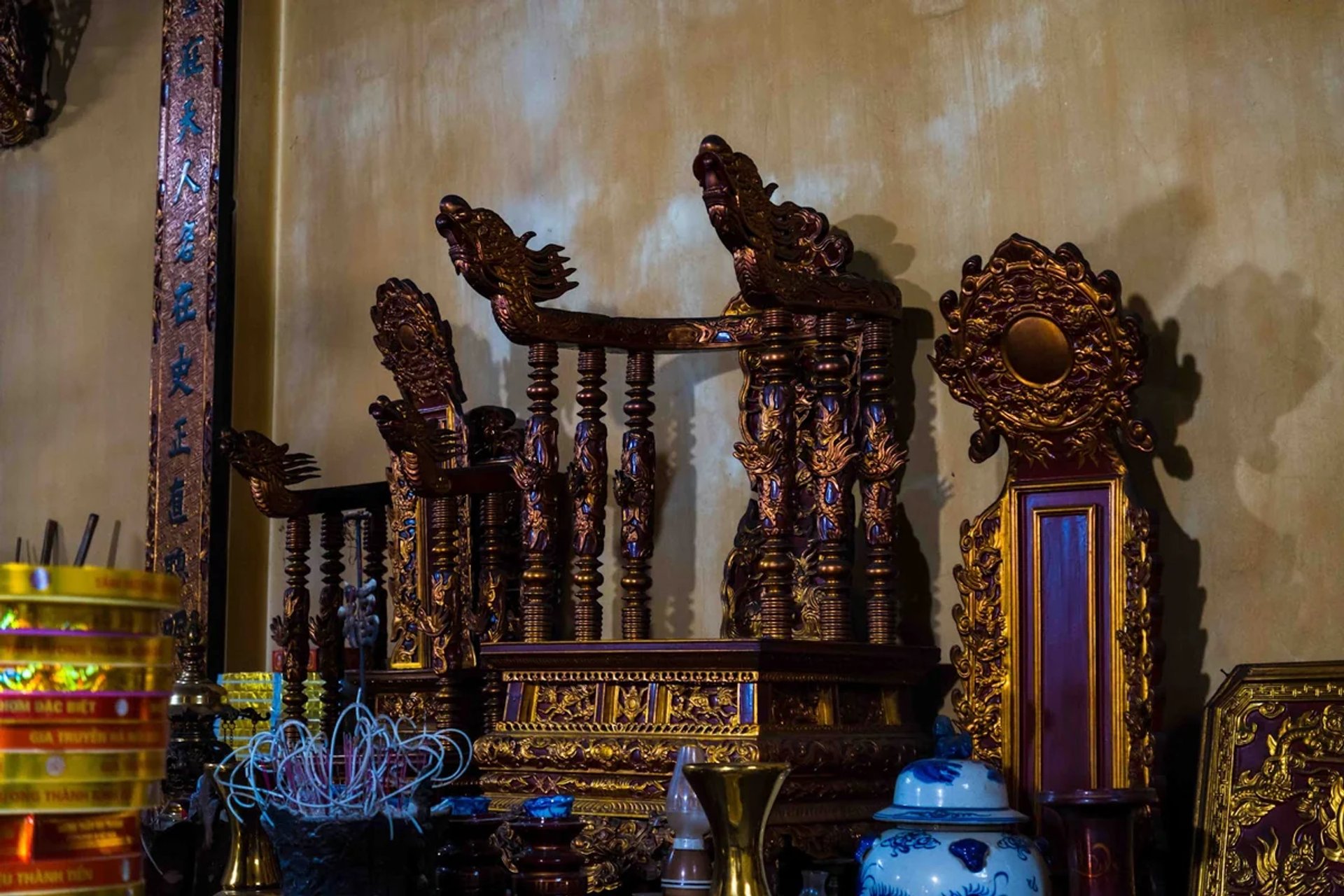 Hiện vật cổ kính lưu giữ tại di tích