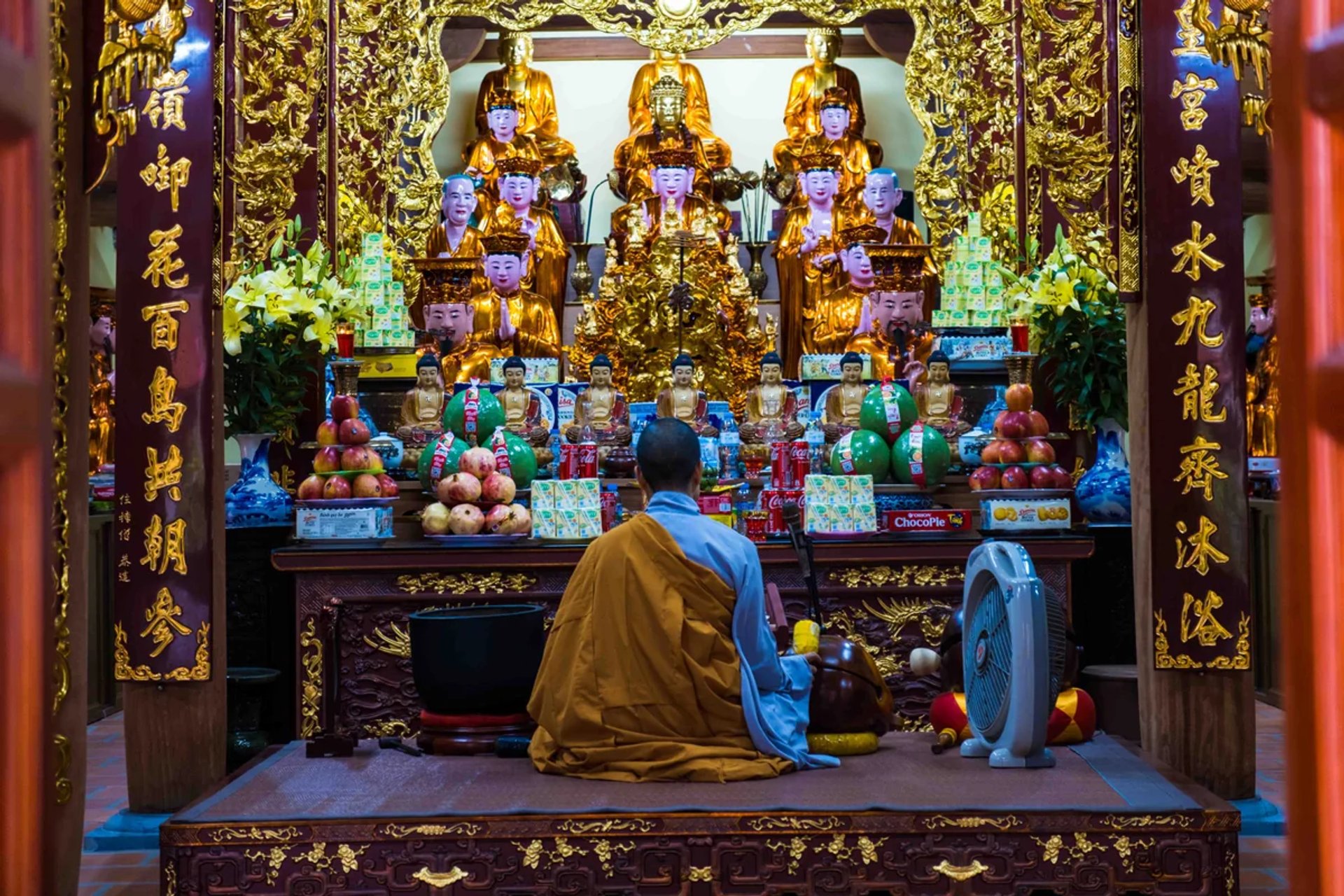 Khóa lễ tụng kinh trang nghiêm trước Tam Bảo