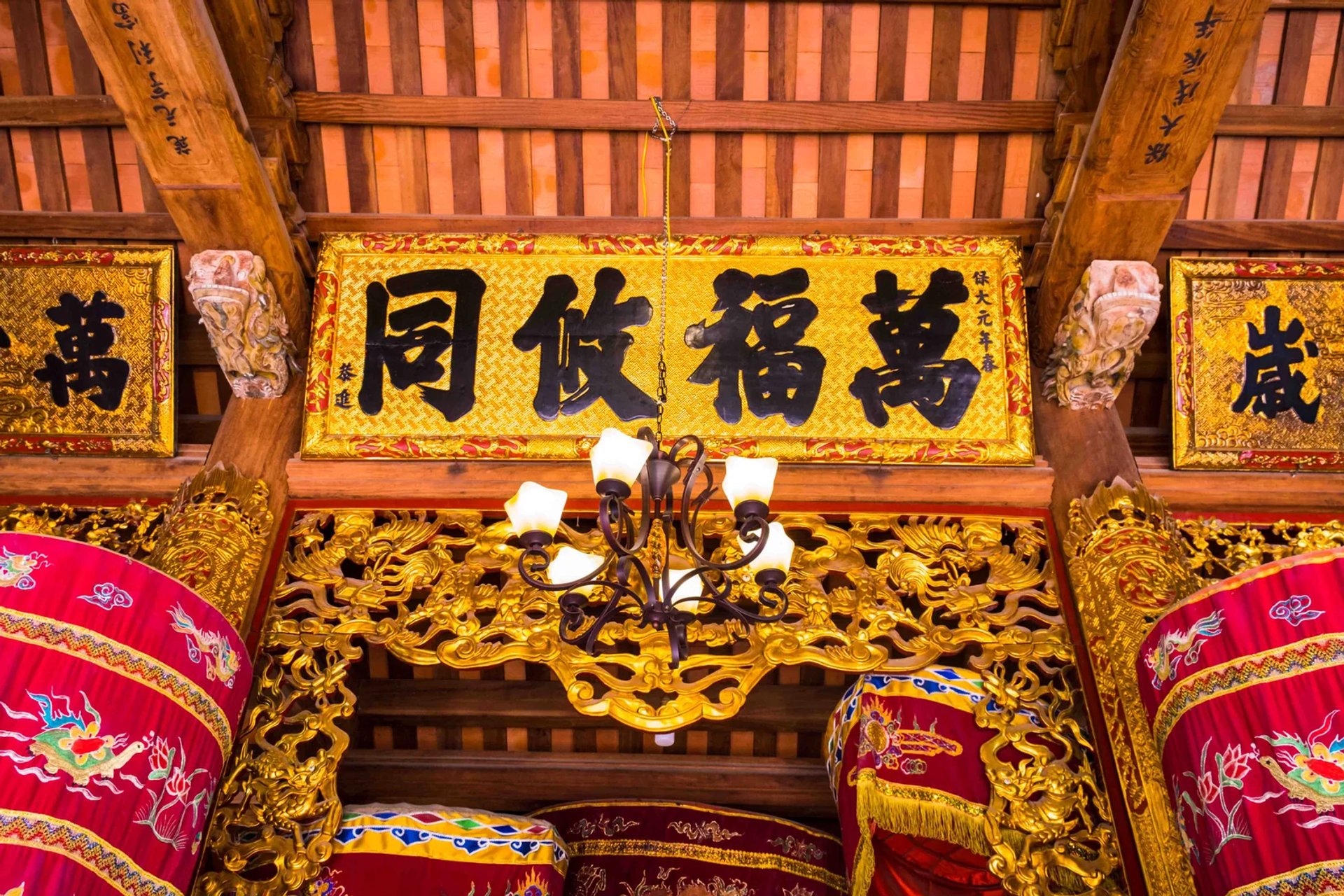 Chính điện Đại bái Đình An Thái