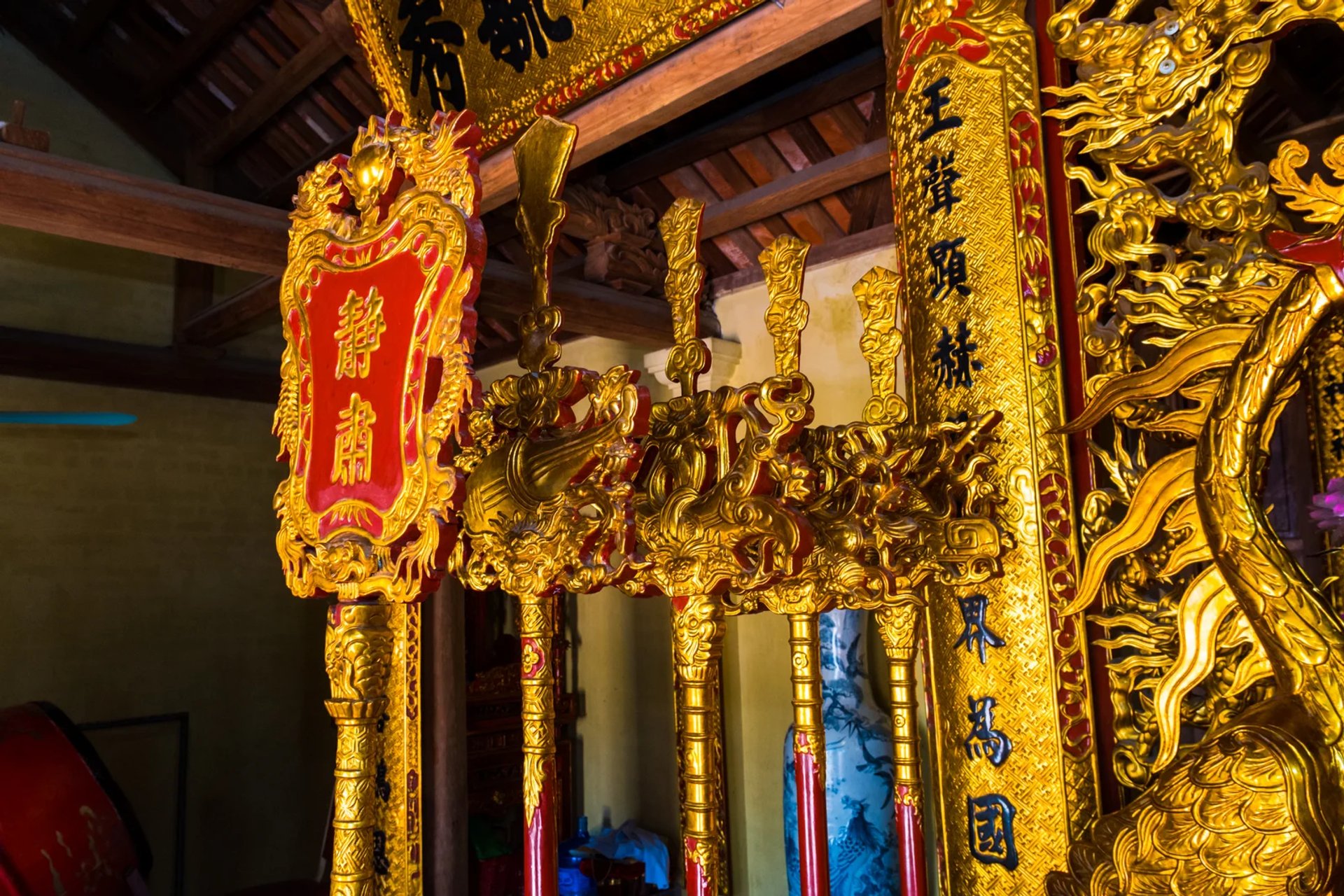 Bộ Bát bửu và biển Tĩnh Túc Đình Giao Quang