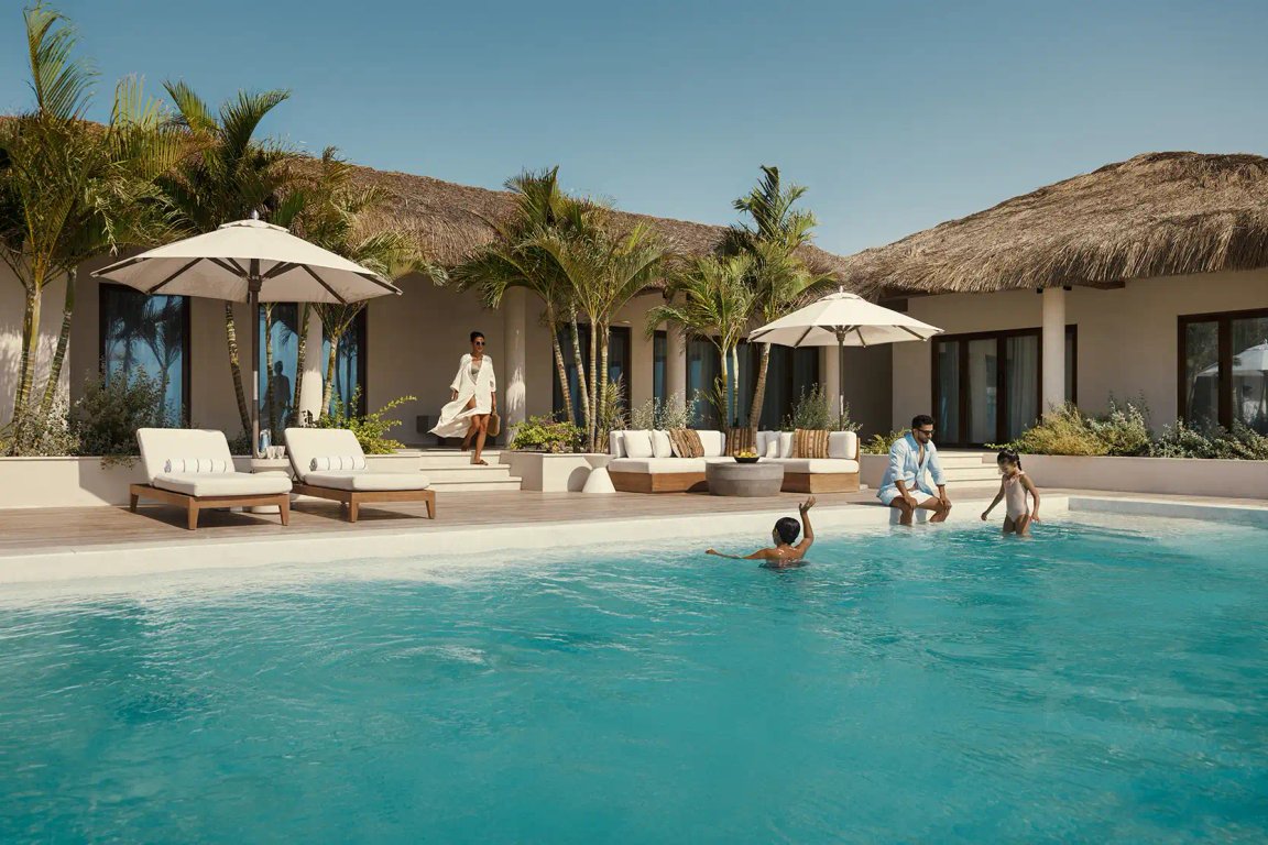 GS_Thuwal_Villa_Pool_Family_3894_MASTER_V2_Medium