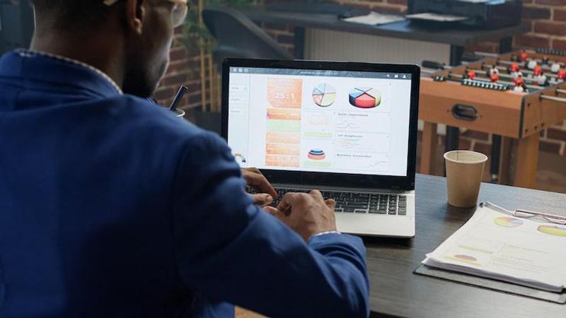 From Product Development to Social Buzz: The Full Funnel Guide to Growth Marketing