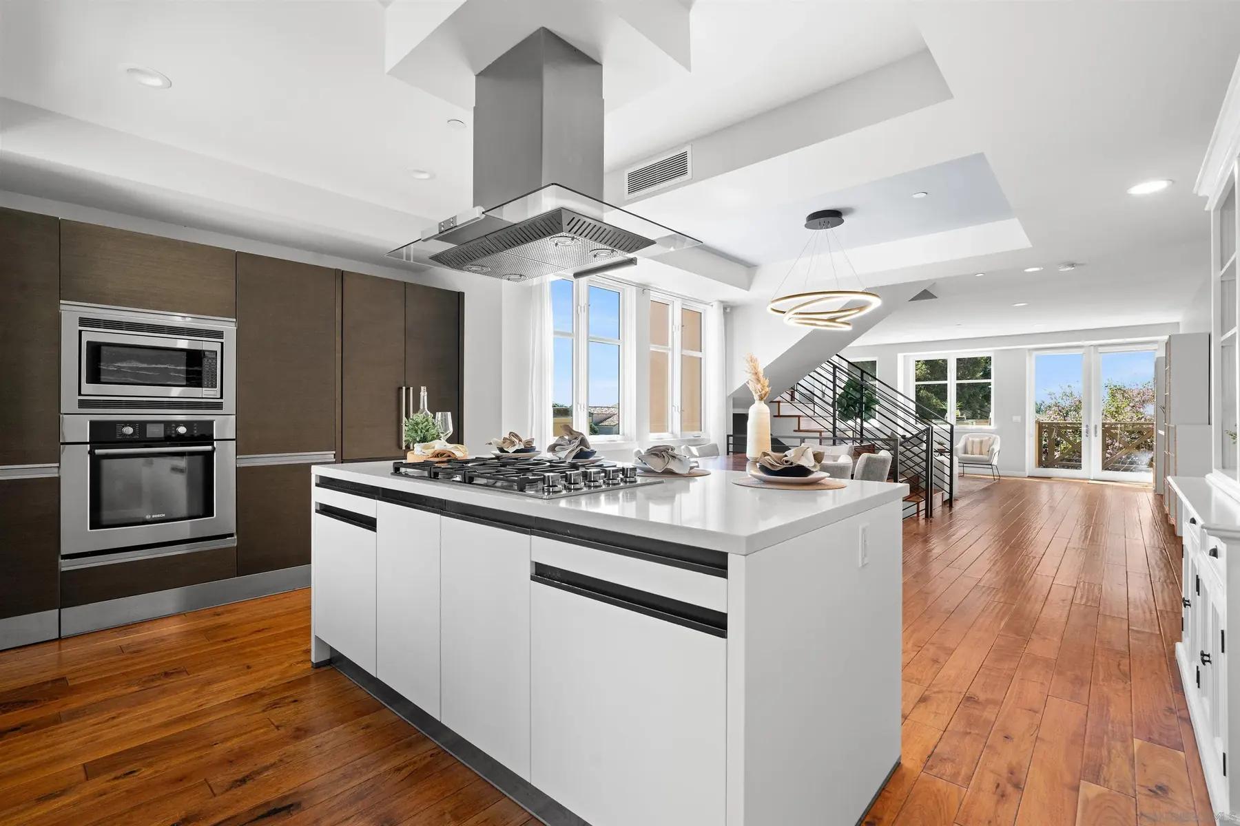 215 2nd St Unit 101 property view 5