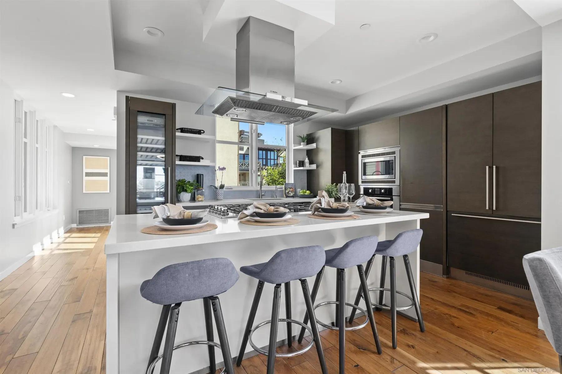 215 2nd St Unit 101 property view 4
