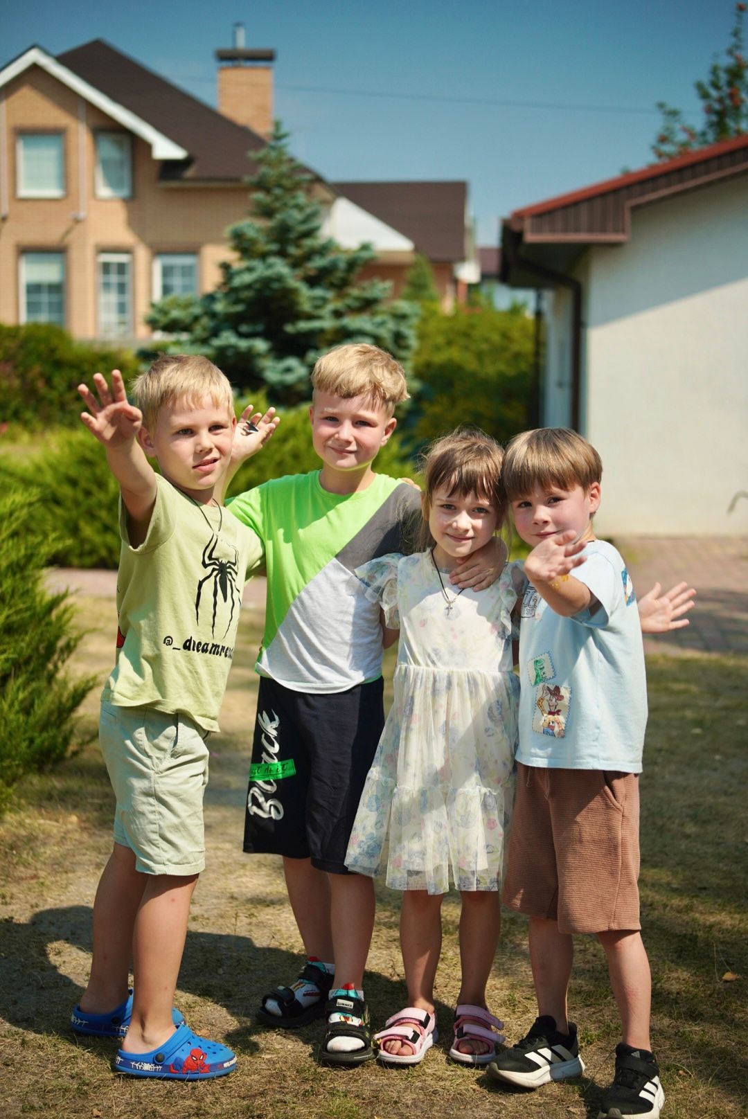 Друзі разом на території TAUCER My Star