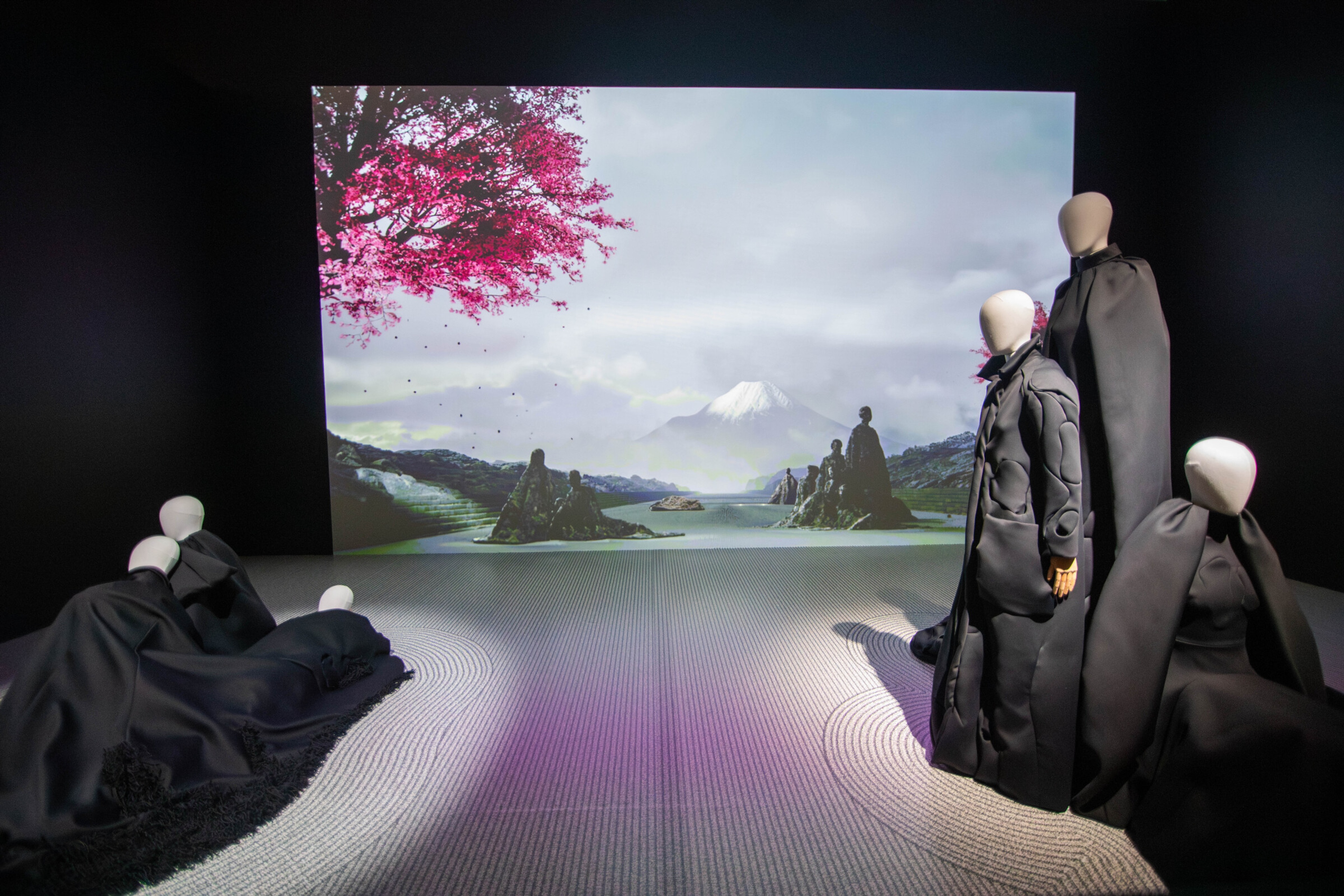 FASHION STATEMENTS: VIKTOR&ROLF | Beyond Noise