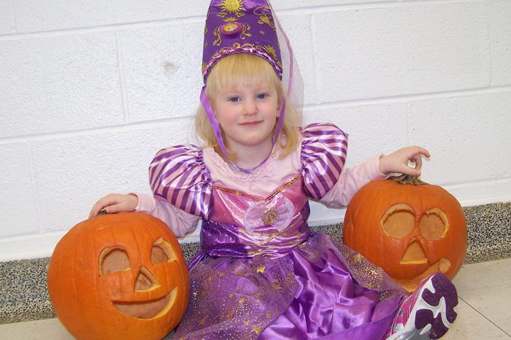 Halloween celebration at Future Scholars Montessori Academy, 2013 (8 of 16)