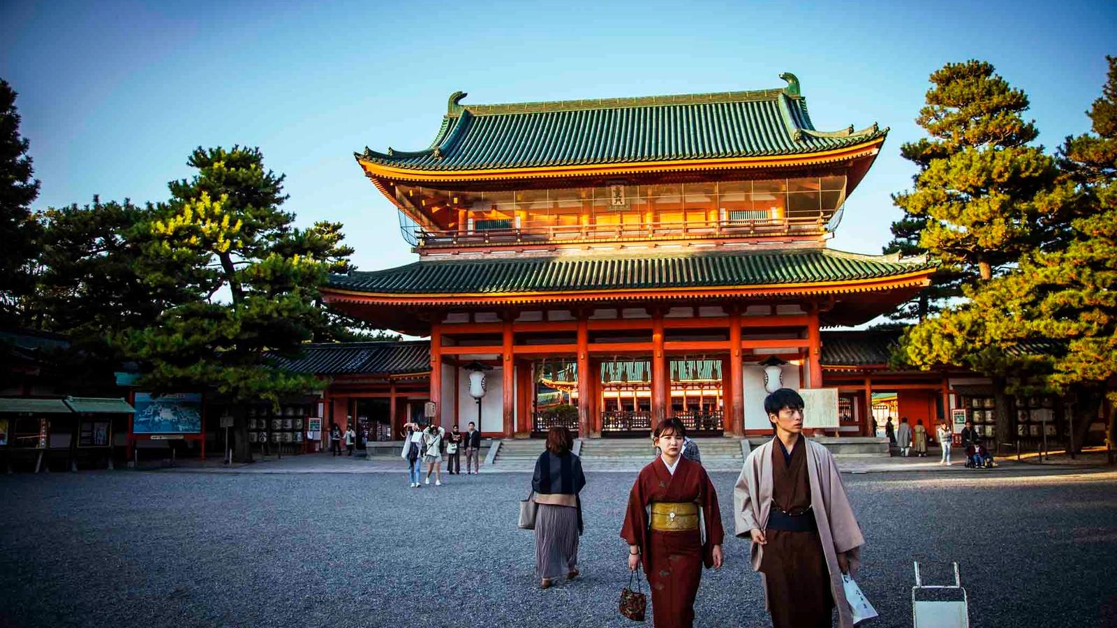 Heian-Jingu Shrine: A Glimpse into the Golden Age of Japan's History