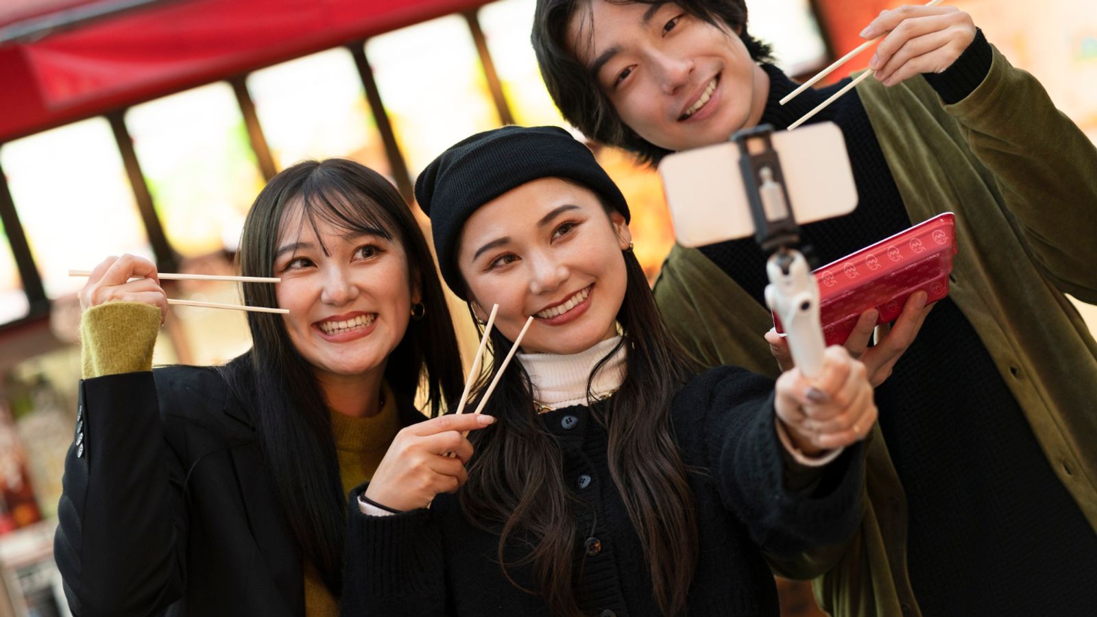 Making Friends in Japan: A Complete Guide for Foreigners