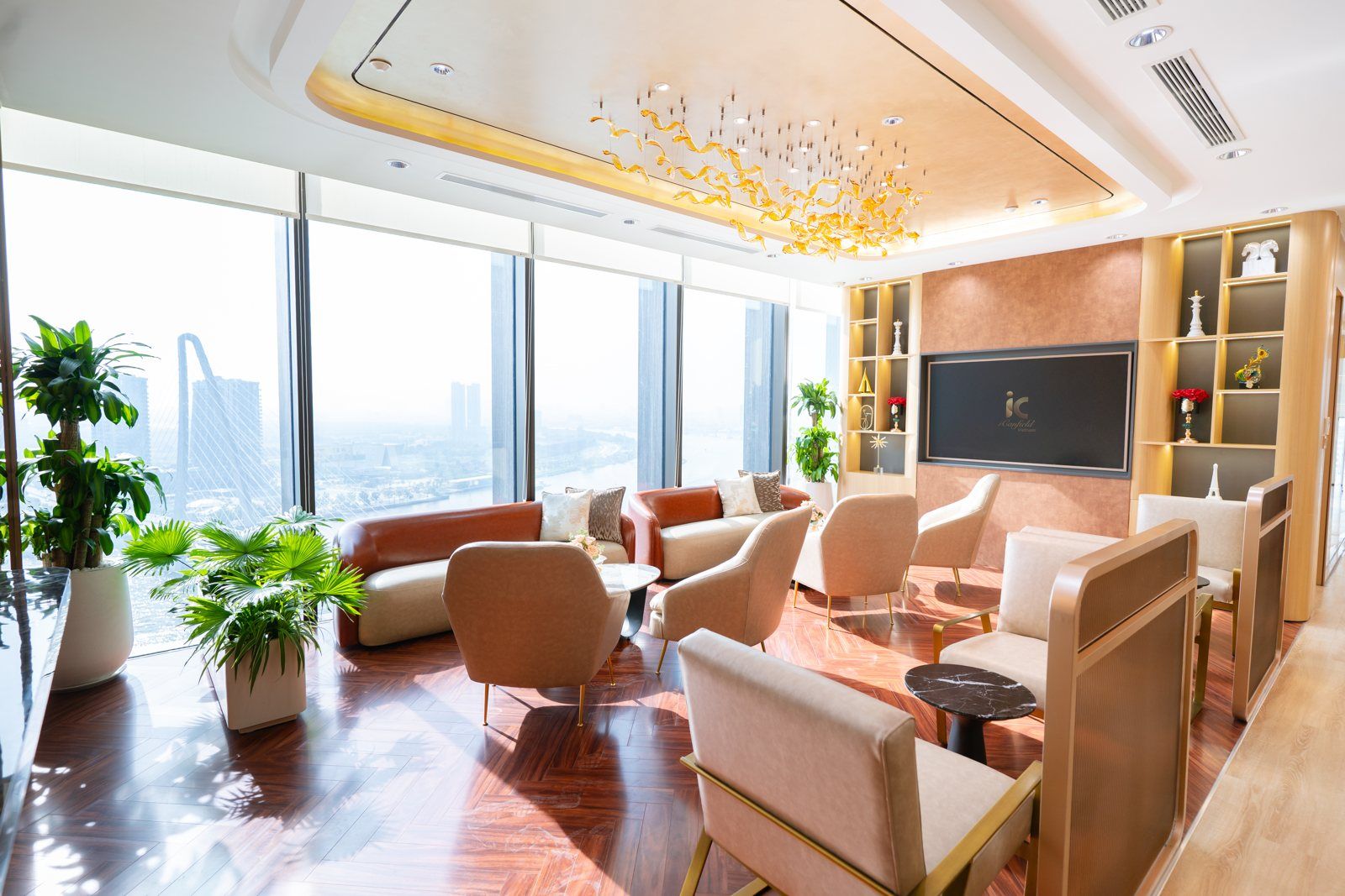 VIP Lounge nhìn ra thành phố