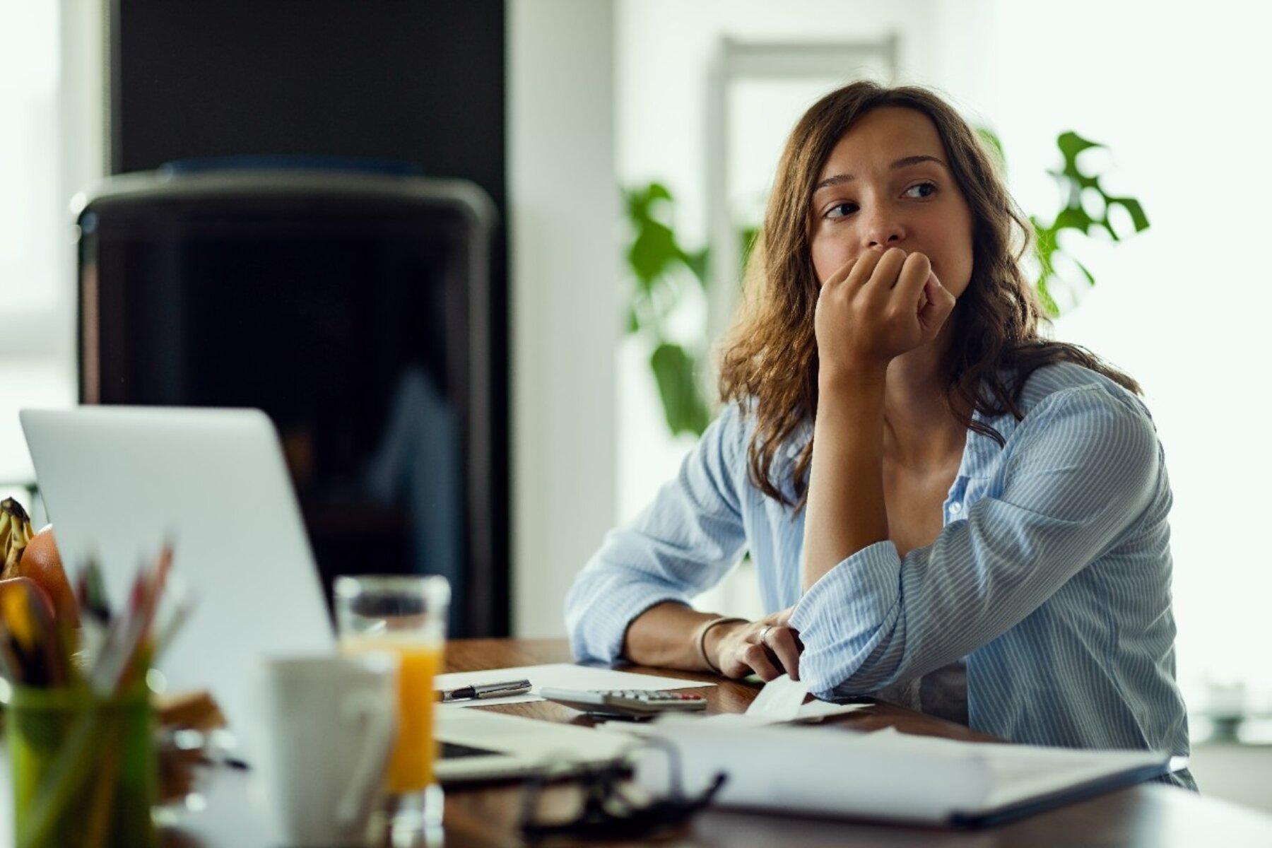 women-struggling-with-adhd-symptoms