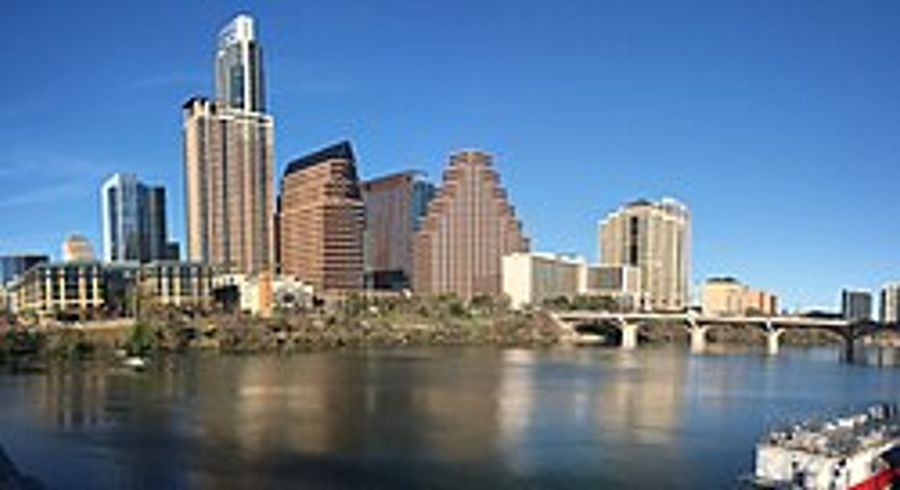 View from Town Lake / Vista desde el Lago Lady Bird in Austin, TX Fredlyfish4, CC BY-SA 4.0 <https://creativecommons.org/licenses/by-sa/4.0>, via Wikimedia Commons
