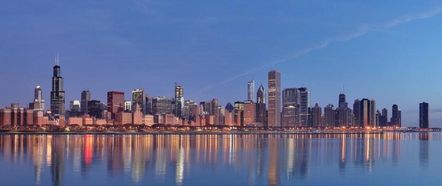 Chicago skyline at sunrise. Taken from Adler planetarium By Daniel Schwen - Imported from 500px (archived version) by the Archive Team. (detail page), CC BY 3.0, https://commons.wikimedia.org/w/index.php?curid=71322173