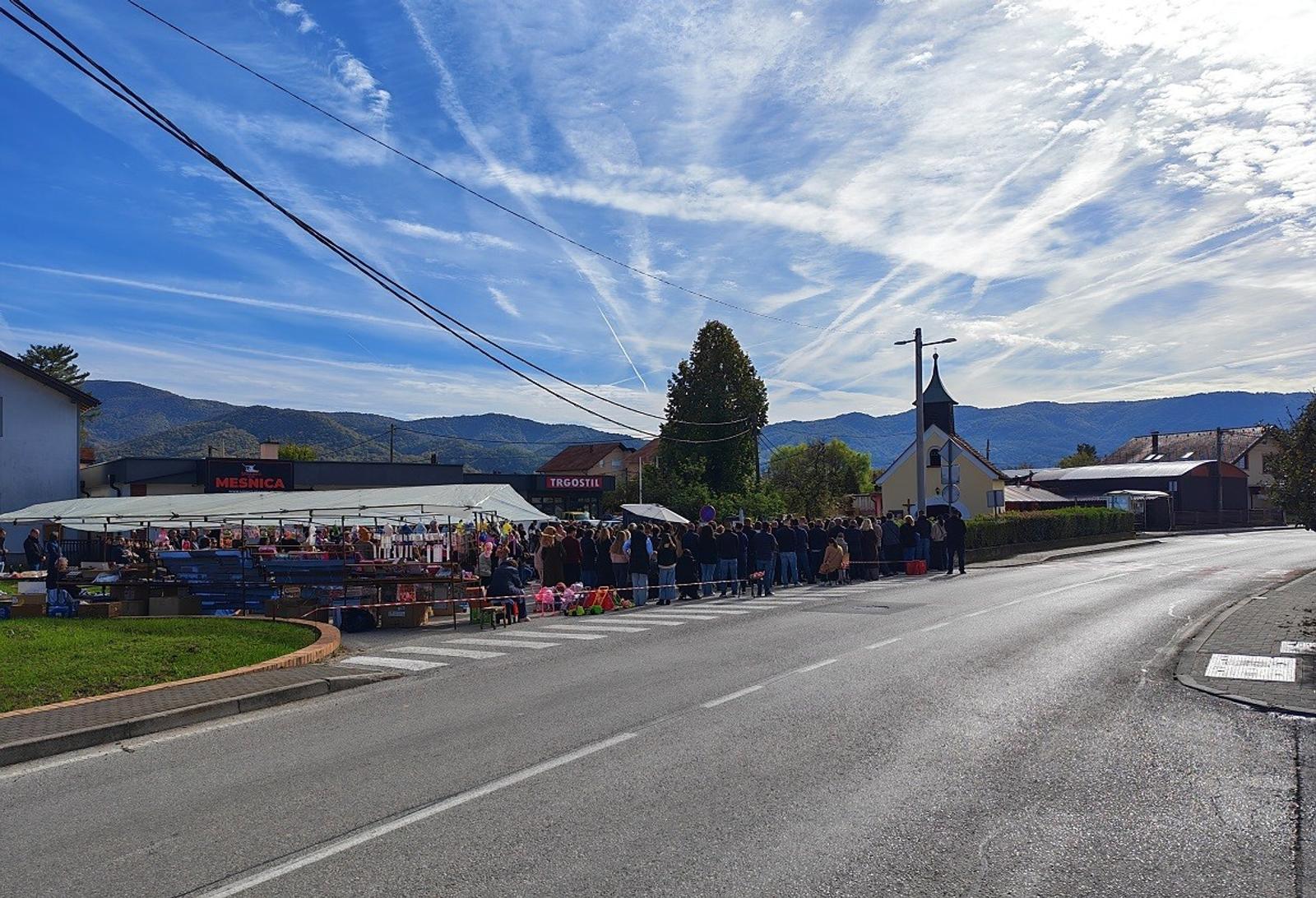 Kapela sv. Vendelina i štandovi uz cestu