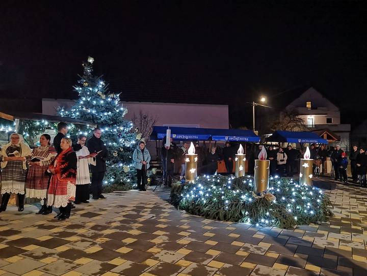 Oborovo – zapaljena četvrta adventska svijeća - fotografija 3
