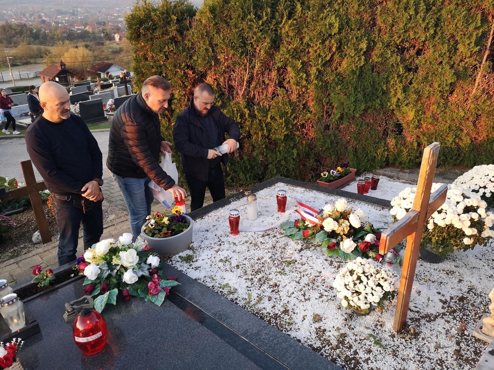 Obilježen blagdan Svih svetih - fotografija 4