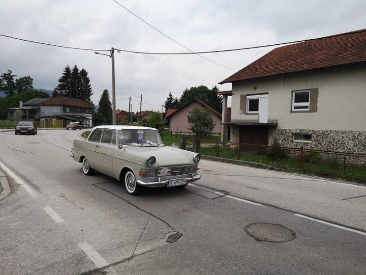 Oldtimeri vozili Bistrom na putu do Gupčeve lipe - fotografija 2