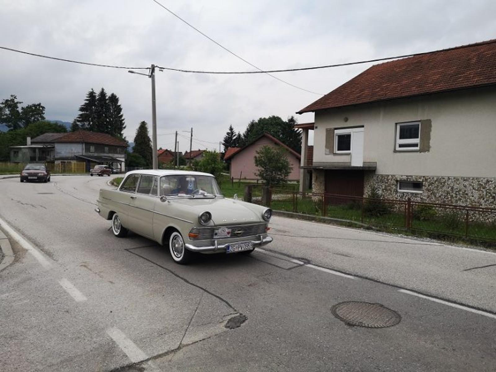 Oldtimeri vozili Bistrom na putu do Gupčeve lipe - fotografija 2
