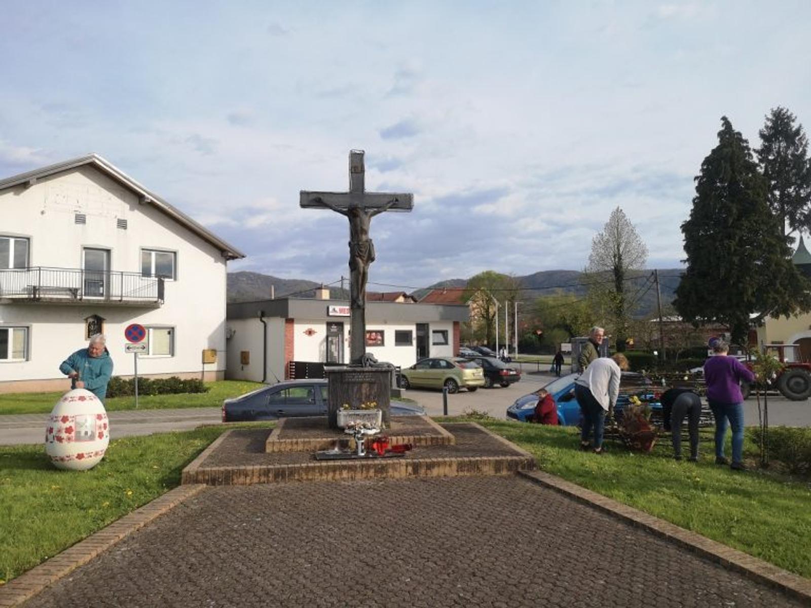Potepuhi uredili centar Donje Bistre - fotografija 3
