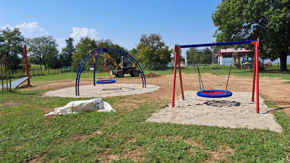 Uređenje stražnjeg dijela dvorišta Dječjeg vrtića Kapljica