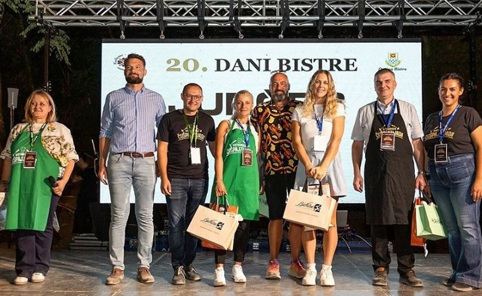 Sudionici na pozornici 20. Dana Bistre