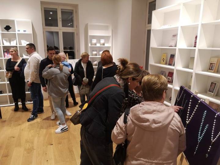 Iz kulture – otvorena izložba krunica - fotografija 3