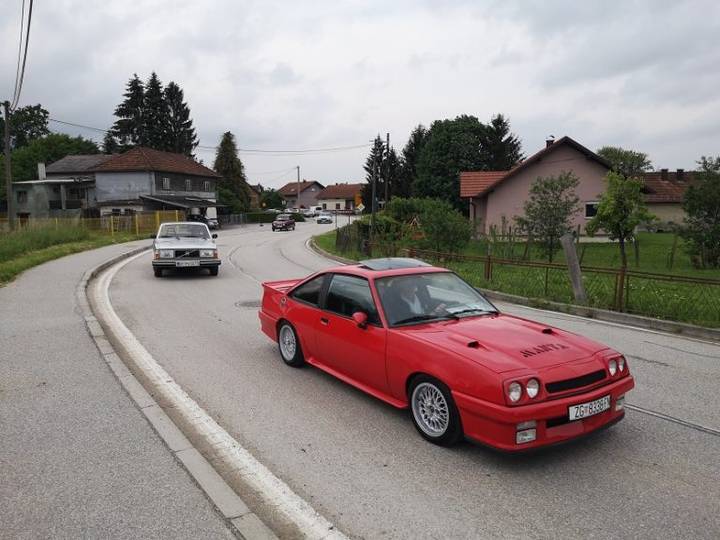 Oldtimeri vozili Bistrom na putu do Gupčeve lipe - fotografija 1