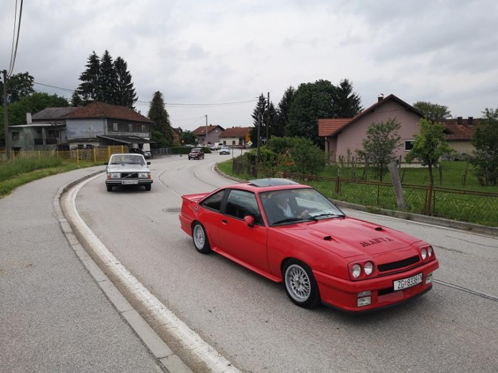 Oldtimeri vozili Bistrom na putu do Gupčeve lipe - fotografija 1